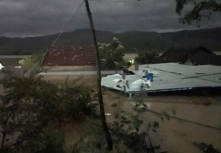 B&atilde;o số 13 Kalmaegi: H&agrave;ng ng&agrave;n người d&acirc;n chạy lũ trong đ&ecirc;m - Ảnh 3.