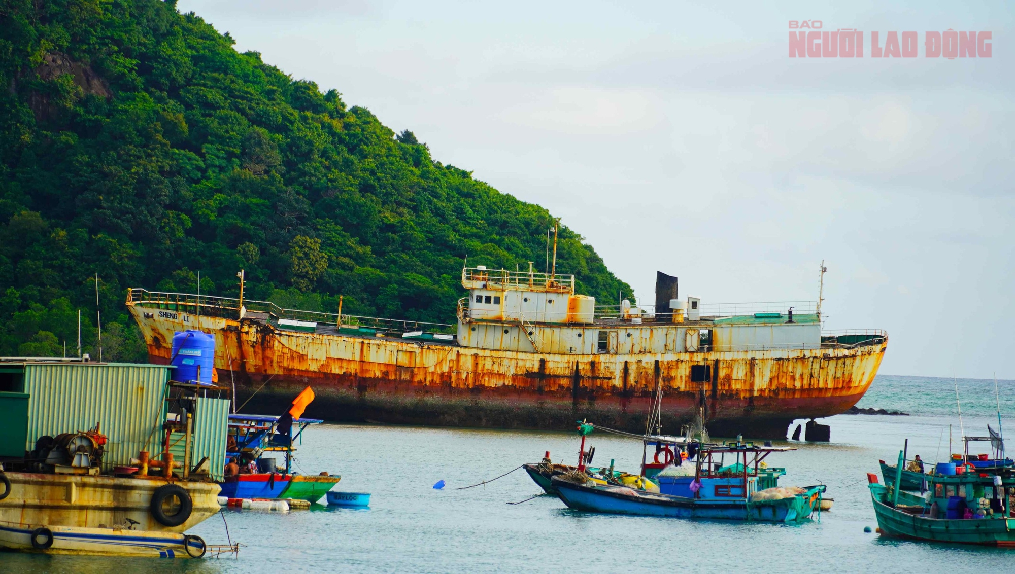 Tàu "Sheng Li" rời Côn Đảo, khép lại hành trình con tàu bỏ hoang từng gây sốt mạng xã hội - Ảnh 1.