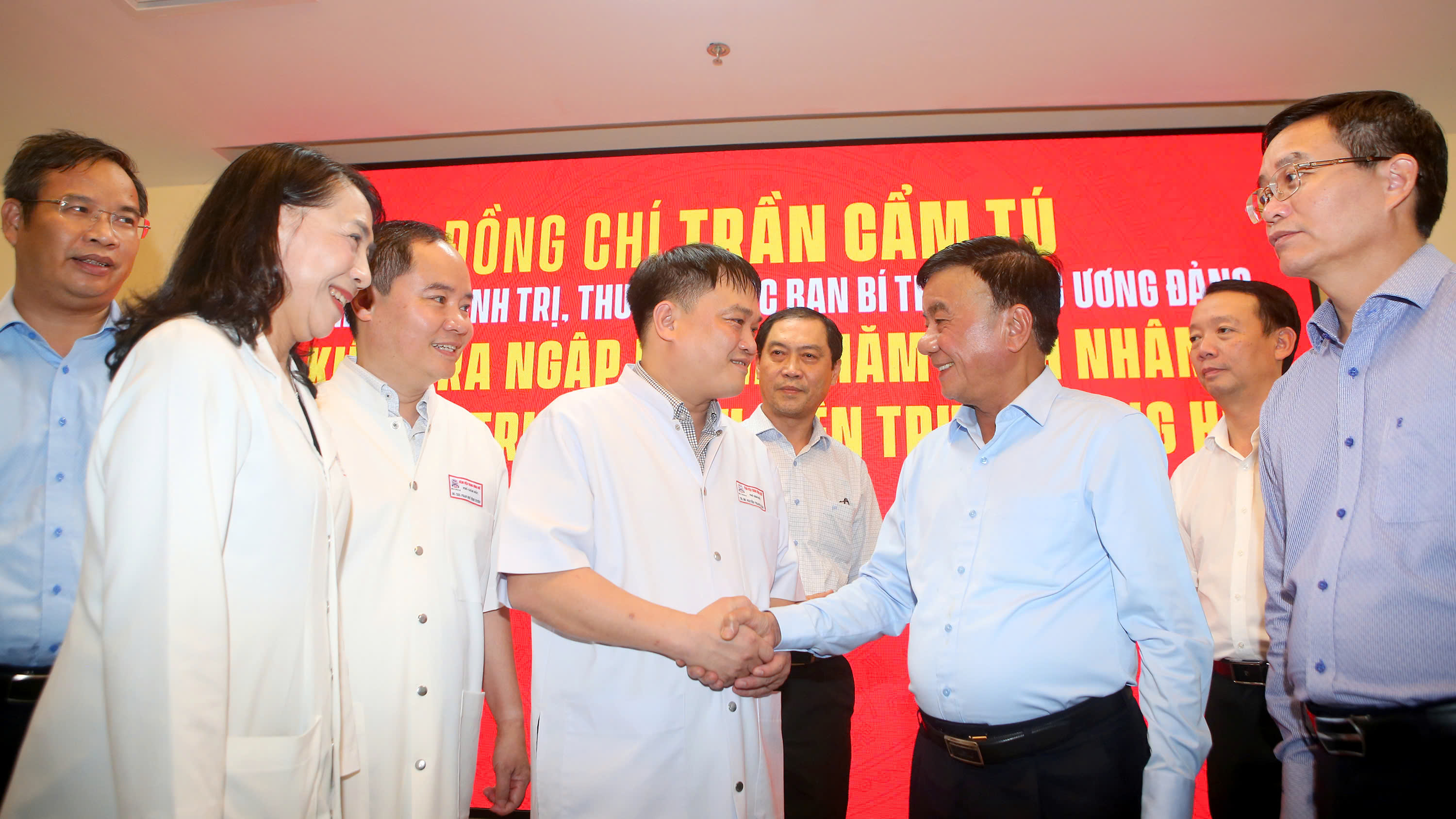 Bệnh viện lớn nhất miền Trung chi hỗ trợ mỗi c&aacute;n bộ, vi&ecirc;n chức 5 triệu đồng - Ảnh 3.
