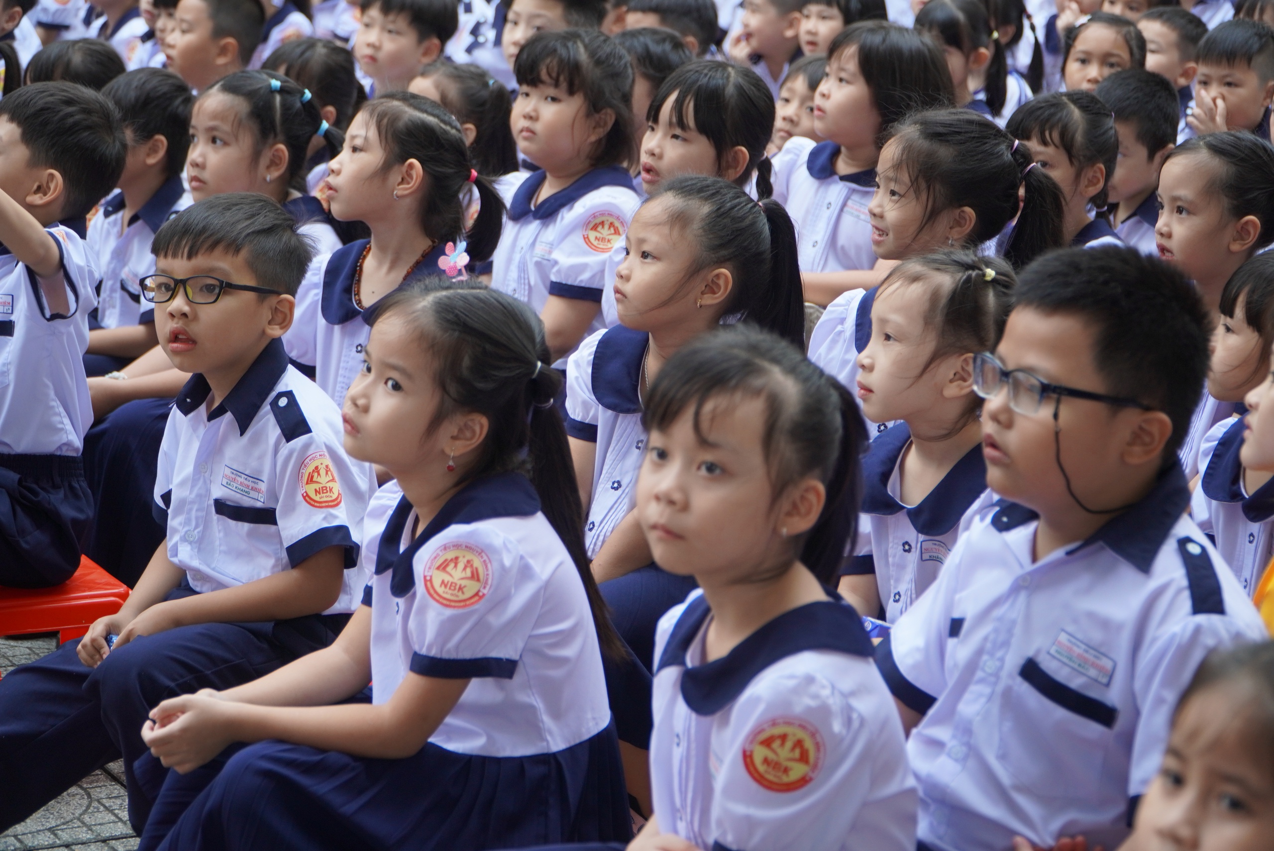 Trưa 7-11, nhiều nơi ở TP HCM bắt đầu mưa, th&ecirc;m nhiều trường học cho học sinh về sớm - Ảnh 1.
