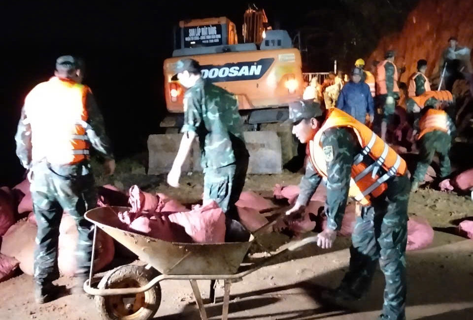 Hồ chứa 1,7 triệu m3 có dấu hiệu nứt chân đập, Lâm Đồng cấp tốc di dời dân - Ảnh 4.