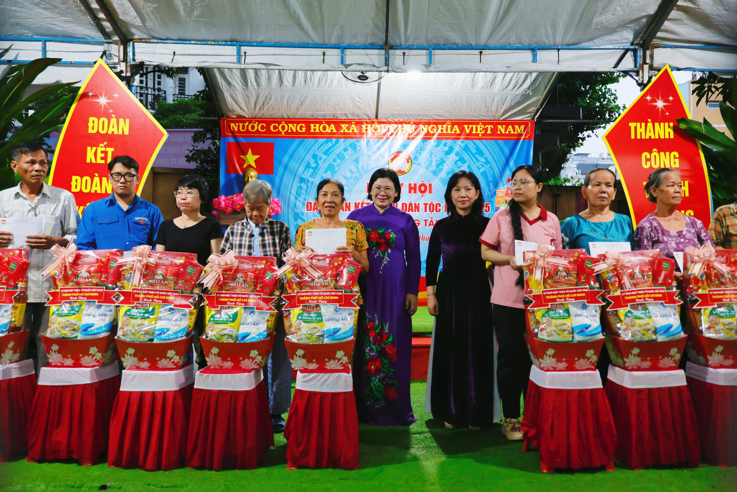 Phó Bí thư Thành ủy TP HCM: Phát huy tinh thần tự quản để xây dựng khu dân cư đoàn kết, ấm no - Ảnh 3.