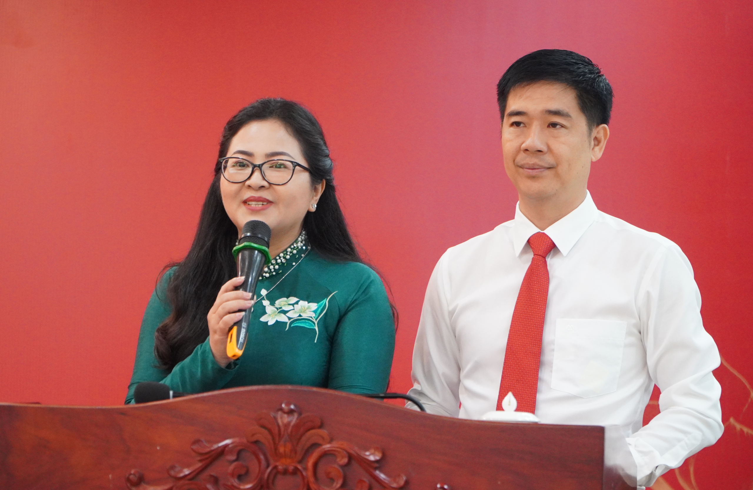 Lễ tuyên dương "Dân vận khéo" tại TP HCM: không tặng hoa, dành kinh phí ủng hộ đồng bào miền Trung - Ảnh 6.