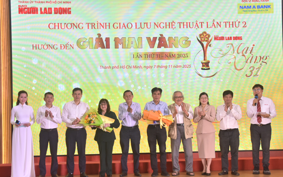 Nghệ sĩ Trang Bích Liễu và nhà thơ Lê Minh Quốc nhận "Mai Vàng nhân ái", "Mai Vàng tri ân"