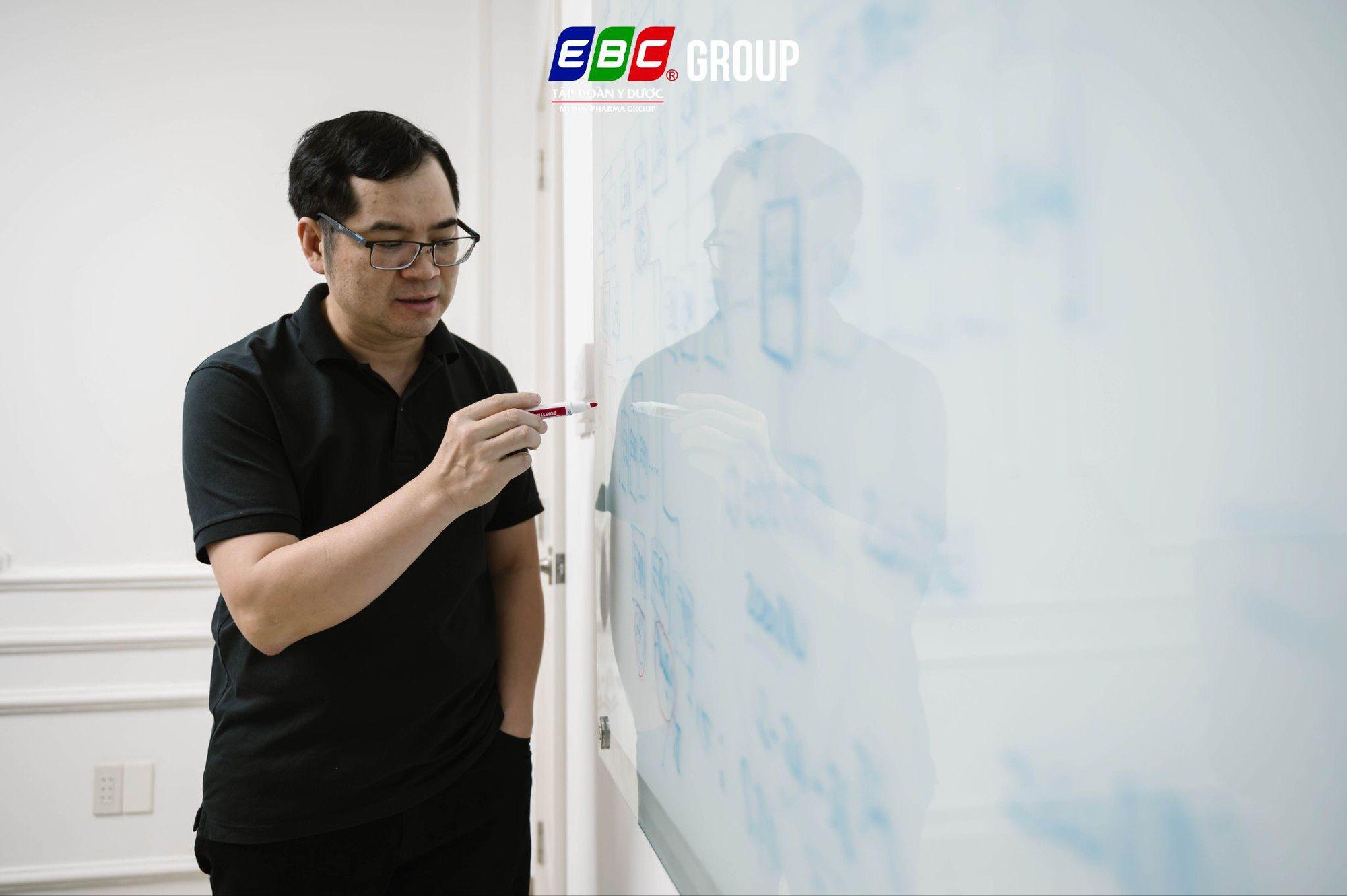&Ocirc;ng Đinh Văn Li&ecirc;n, nh&acirc;n vật bị bắt c&ugrave;ng chồng ca sĩ Đo&agrave;n Di Băng l&agrave; ai? - Ảnh 1.