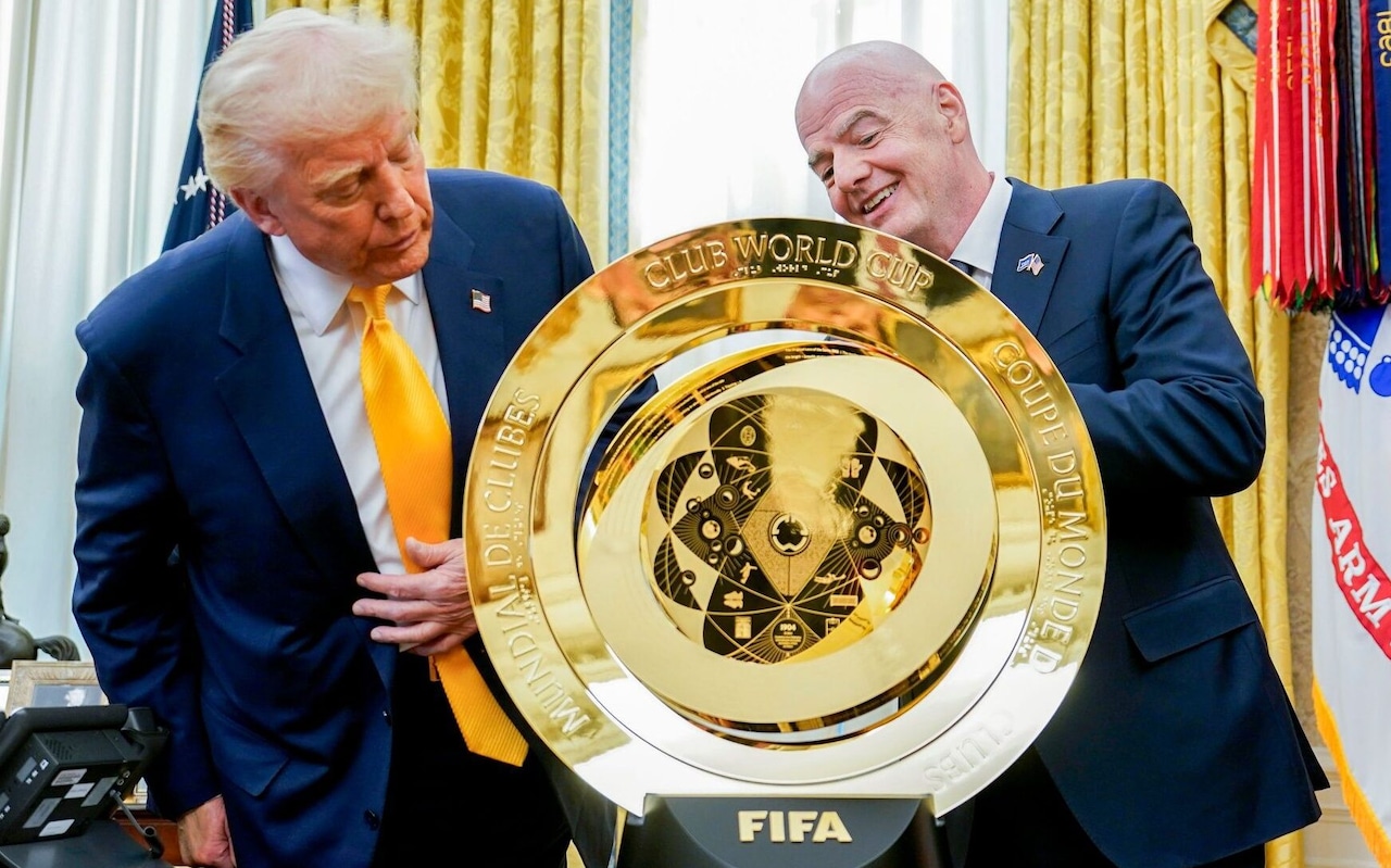 Chủ tịch FIFA Gianni Infantino, c&oacute; thể bị điều tra v&igrave; ph&aacute;t biểu ủng hộ &ocirc;ng Trump - Ảnh 1.