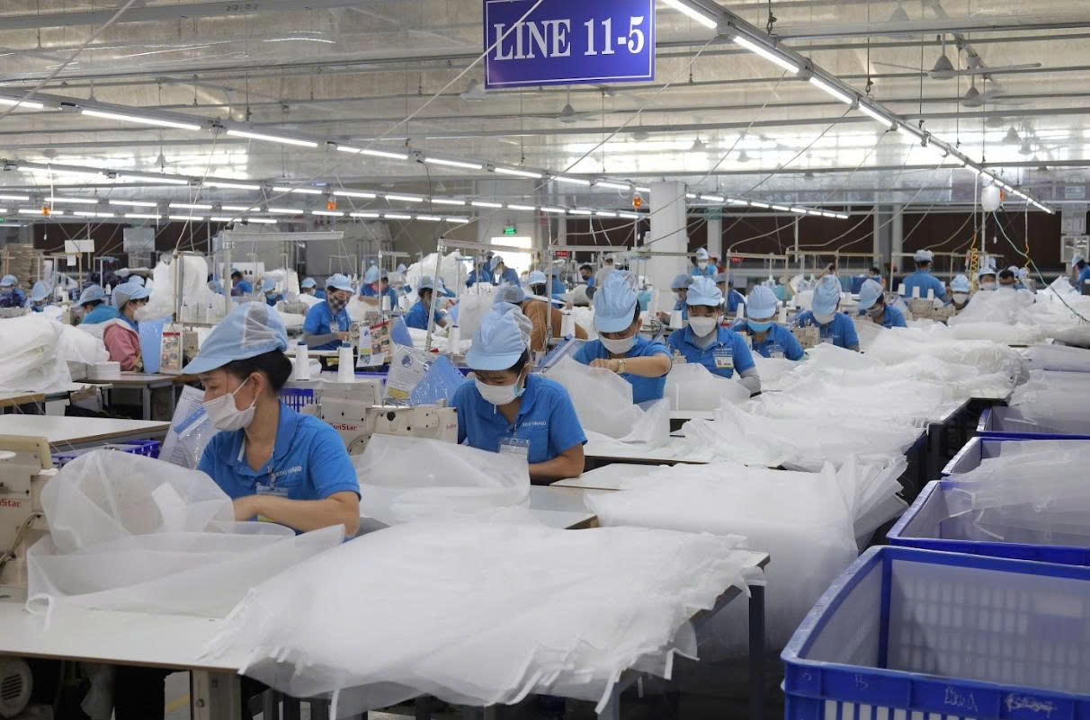 Công ty ở Đà Nẵng chi 15 tỉ hỗ trợ nhân viên, 5 tỉ cho xã khắc phục mưa lũ - Ảnh 3.