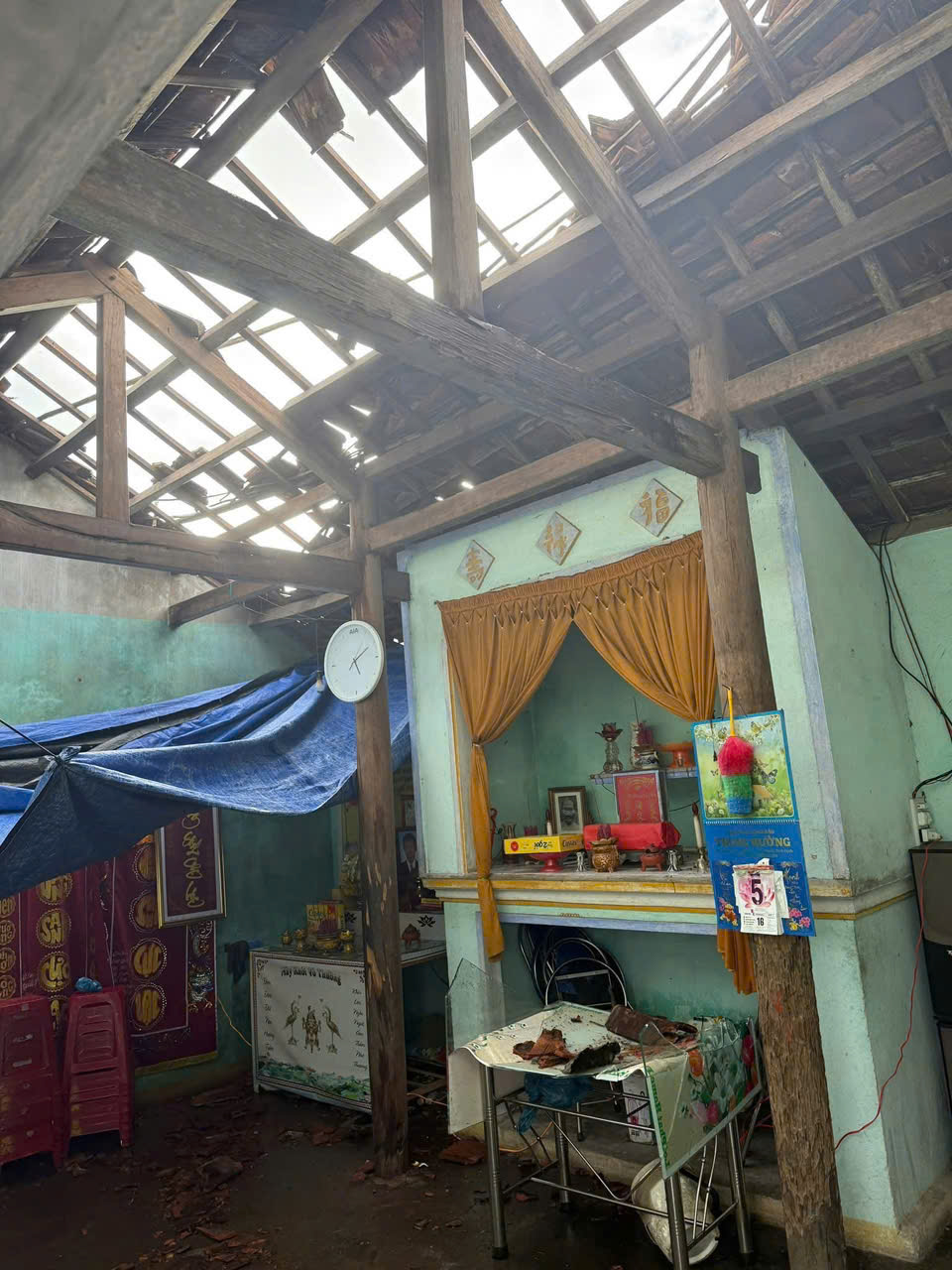 Bão số 13 gây thiệt hại nặng ở phía Nam Đà Nẵng, hàng chục ngôi nhà tốc mái - Ảnh 10.