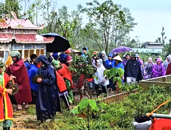 H&agrave; Tĩnh: Nam sinh lớp 9 bị học sinh lớp 11 đ&aacute;nh tử vong - Ảnh 1.
