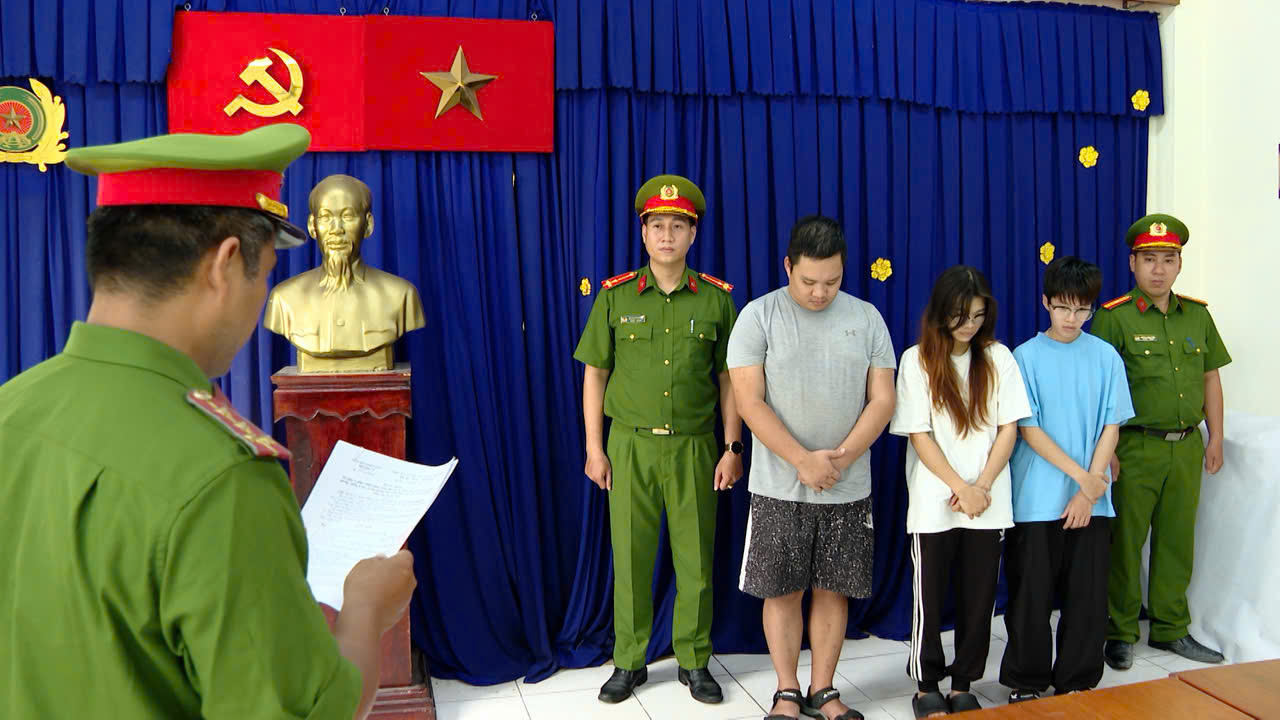 "Gài" đồng nghiệp tàng trữ trái phép chất ma túy, bị công an lật tẩy - Ảnh 1.