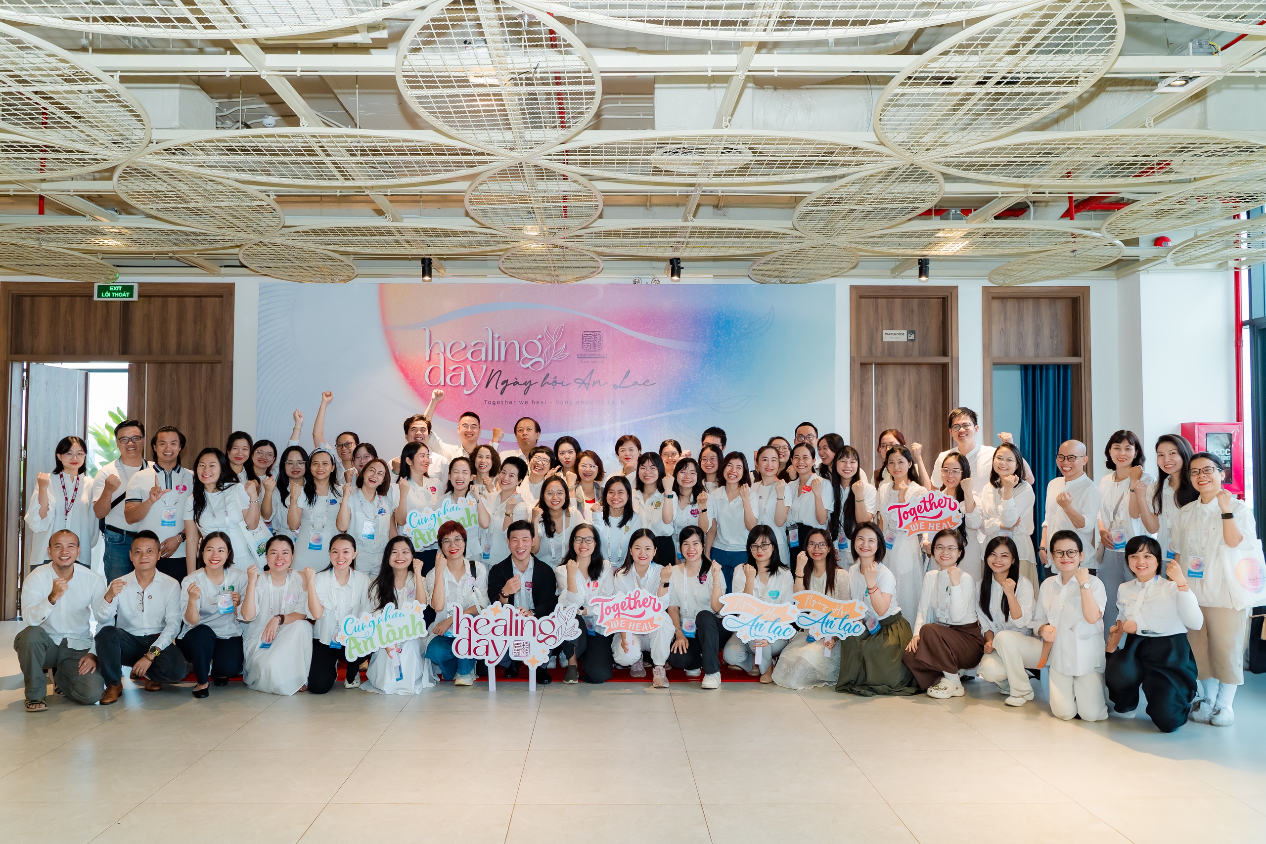 Người trẻ đi chữa lành - Ảnh 1.