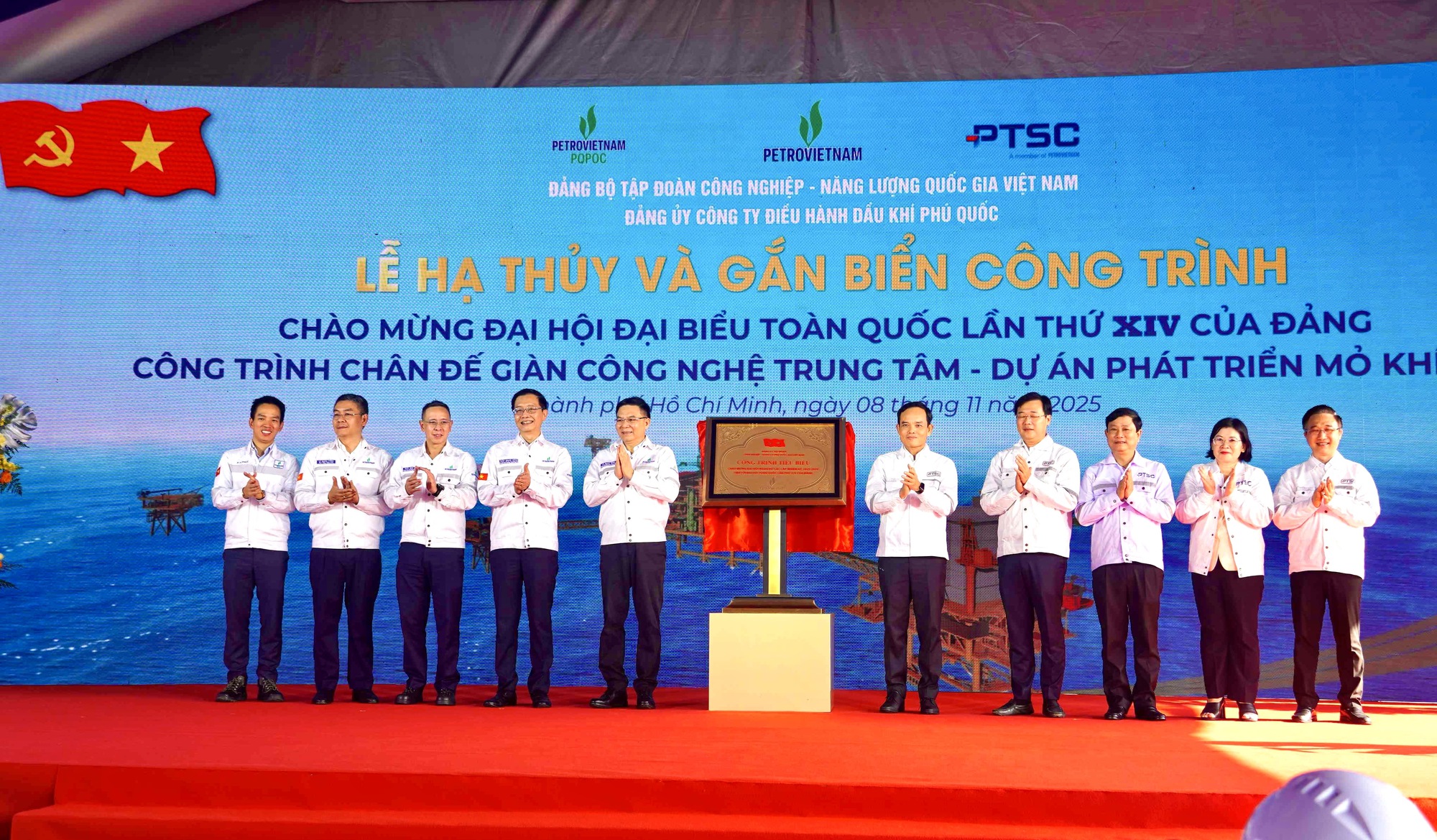 B&iacute; thư Th&agrave;nh ủy TP HCM Trần Lưu Quang dự lễ hạ thủy v&agrave; gắn biển c&ocirc;ng tr&igrave;nh tại Petrovietnam - Ảnh 4.