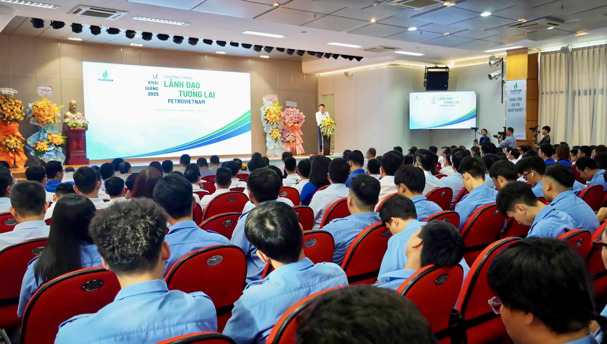 Petrovietnam khai giảng chương tr&igrave;nh "l&atilde;nh đạo tương lai" - Ảnh 1.