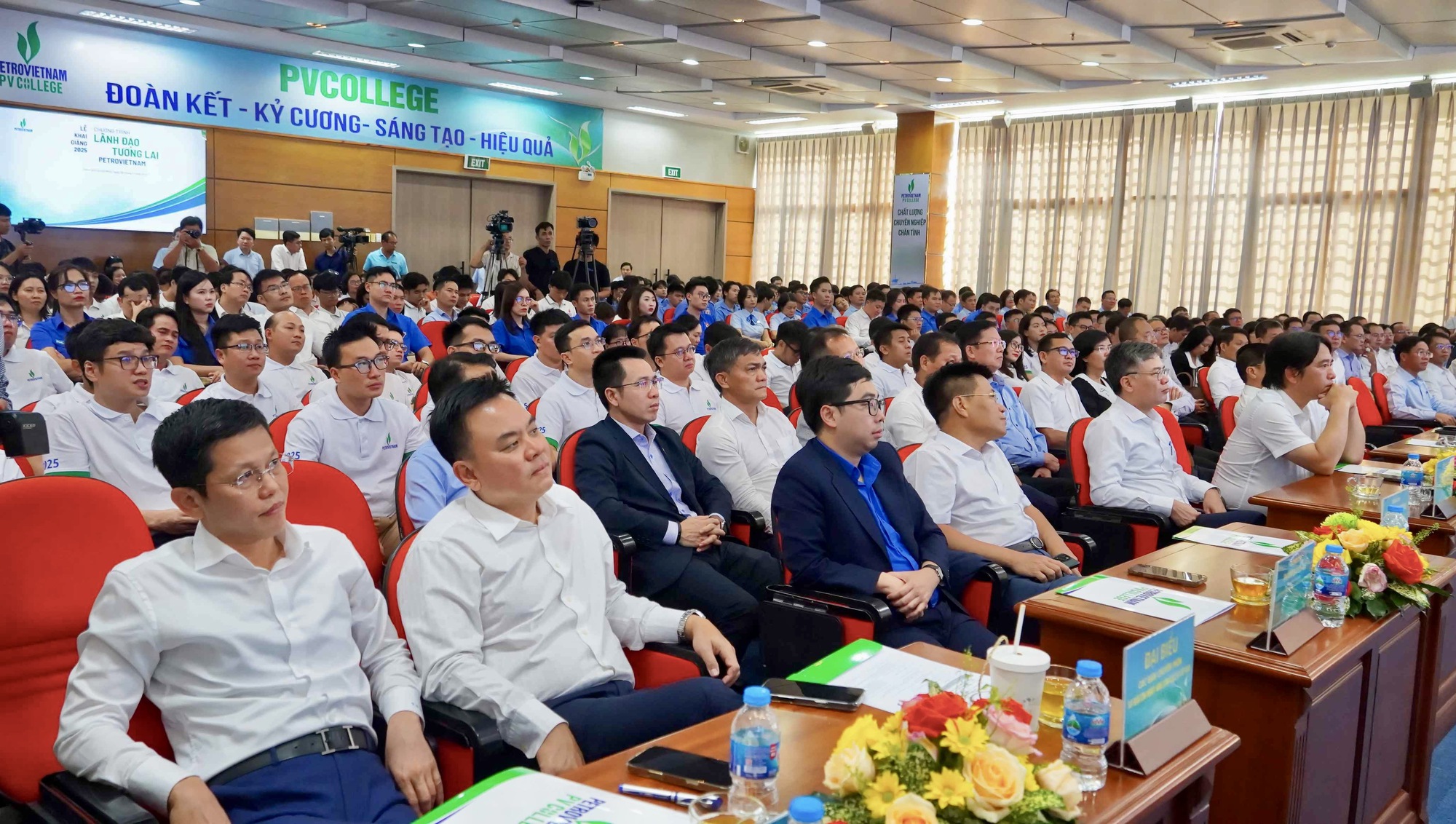 Petrovietnam khai giảng chương tr&igrave;nh "l&atilde;nh đạo tương lai" - Ảnh 3.