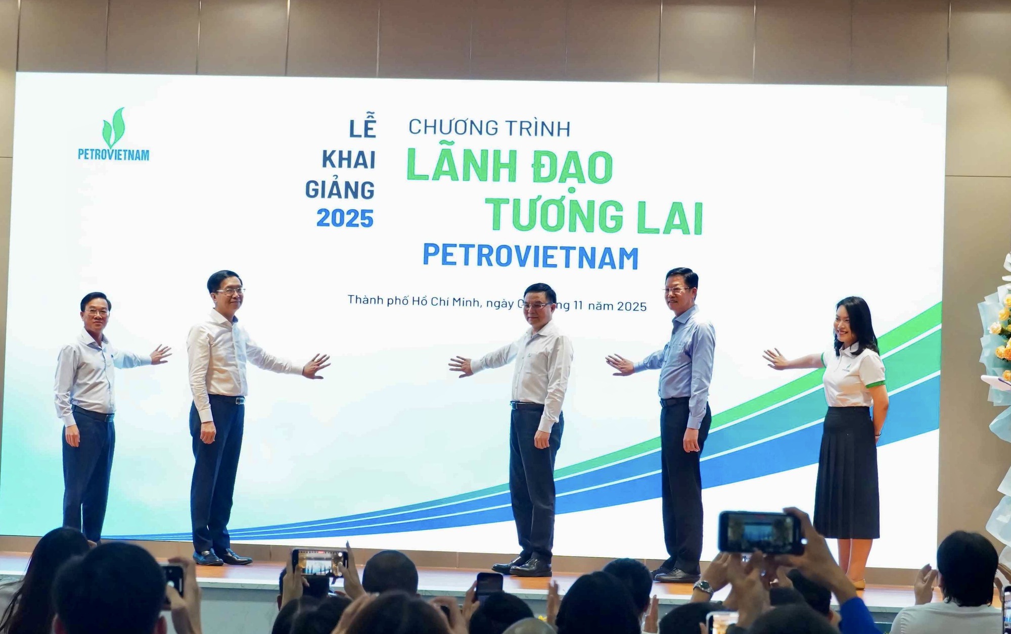 Petrovietnam khai giảng chương tr&igrave;nh "l&atilde;nh đạo tương lai" - Ảnh 2.