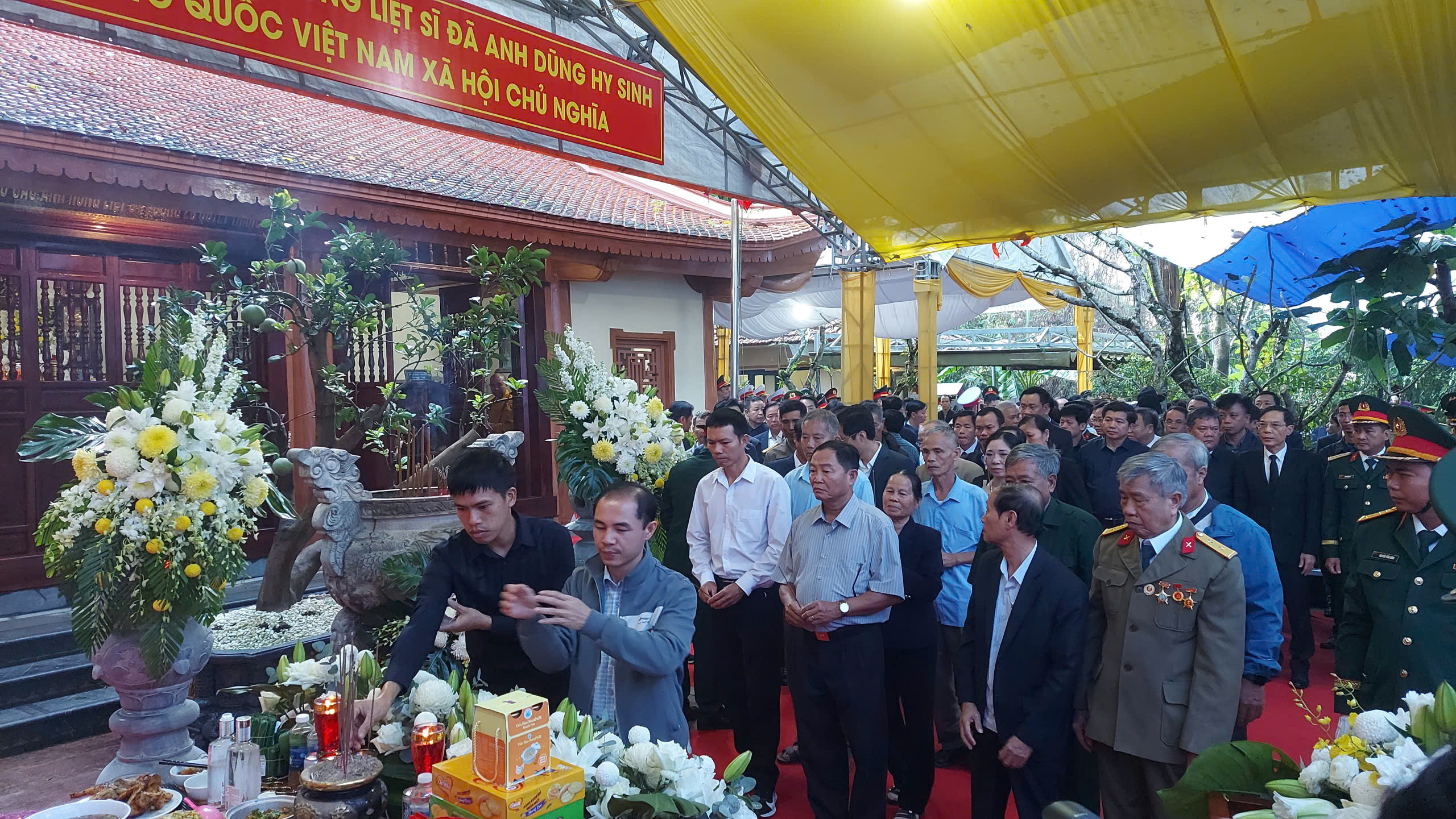 Truy điệu, an t&aacute;ng nhiều h&agrave;i cốt liệt sĩ được t&igrave;m thấy trong Hang T&aacute;m C&ocirc; - Ảnh 3.