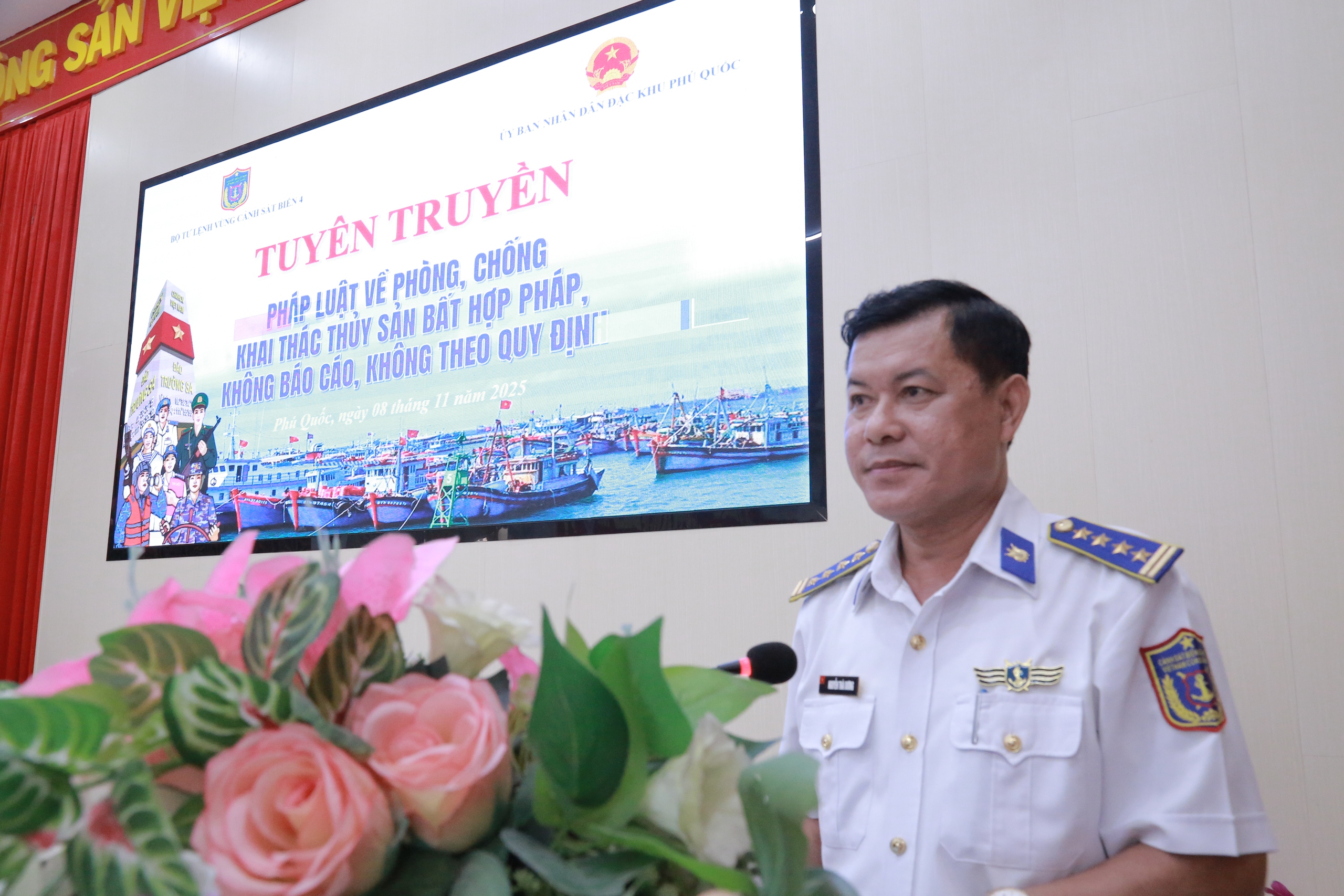 Trao cờ Tổ quốc và ảnh Bác tại sự kiện quan trọng ở Phú Quốc - Ảnh 1.
