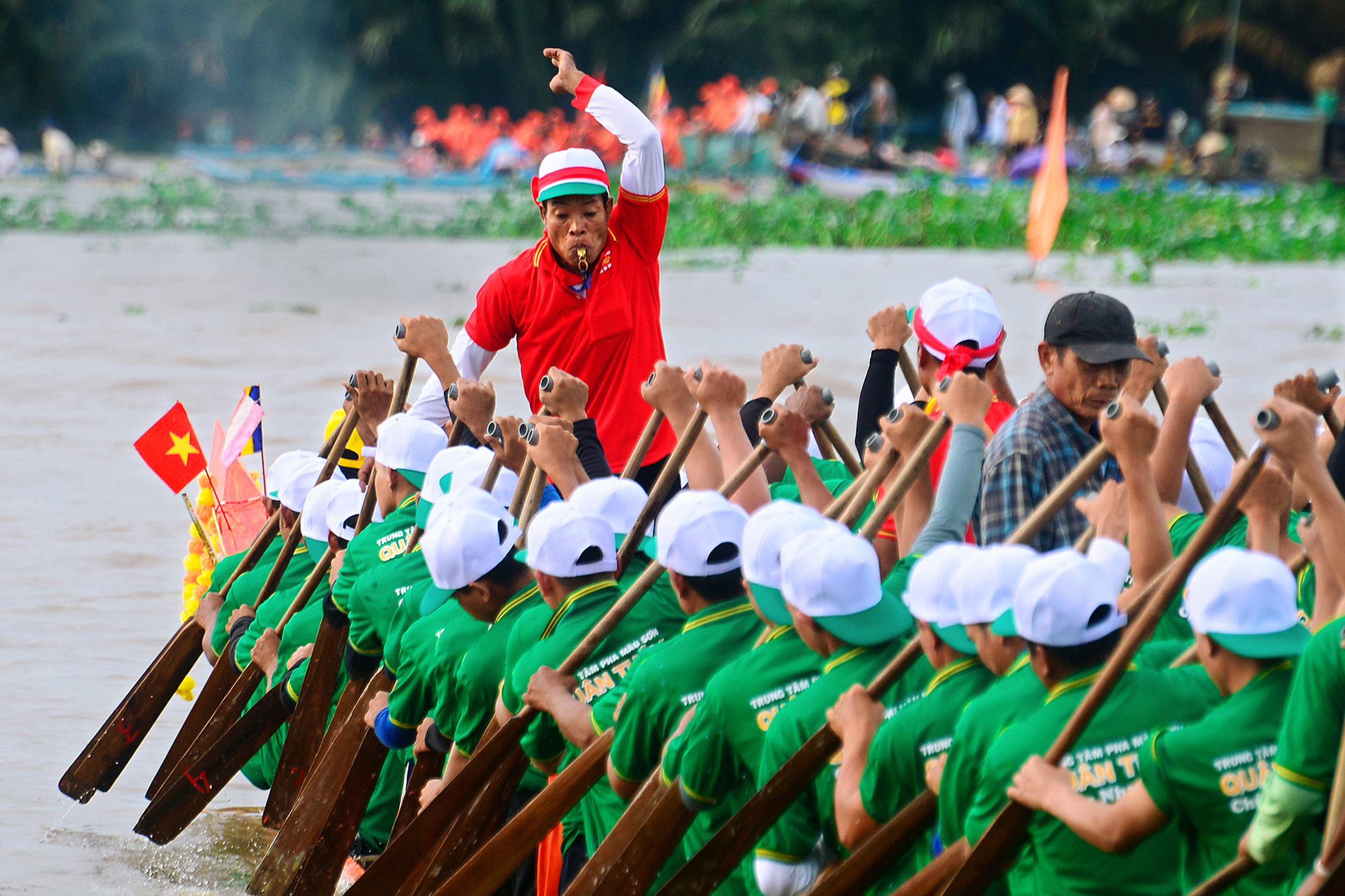 Sức nóng đường đua ghe ngo dịp lễ hội Ok Om Bok - Ảnh 3.