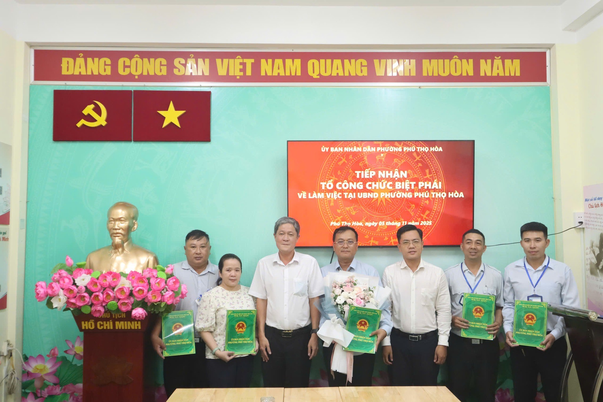 Phường Ph&uacute; Thọ H&ograve;a ra mắt tổ c&ocirc;ng chức biệt ph&aacute;i tăng cường quản l&yacute; trật tự x&acirc;y dựng - Ảnh 1.