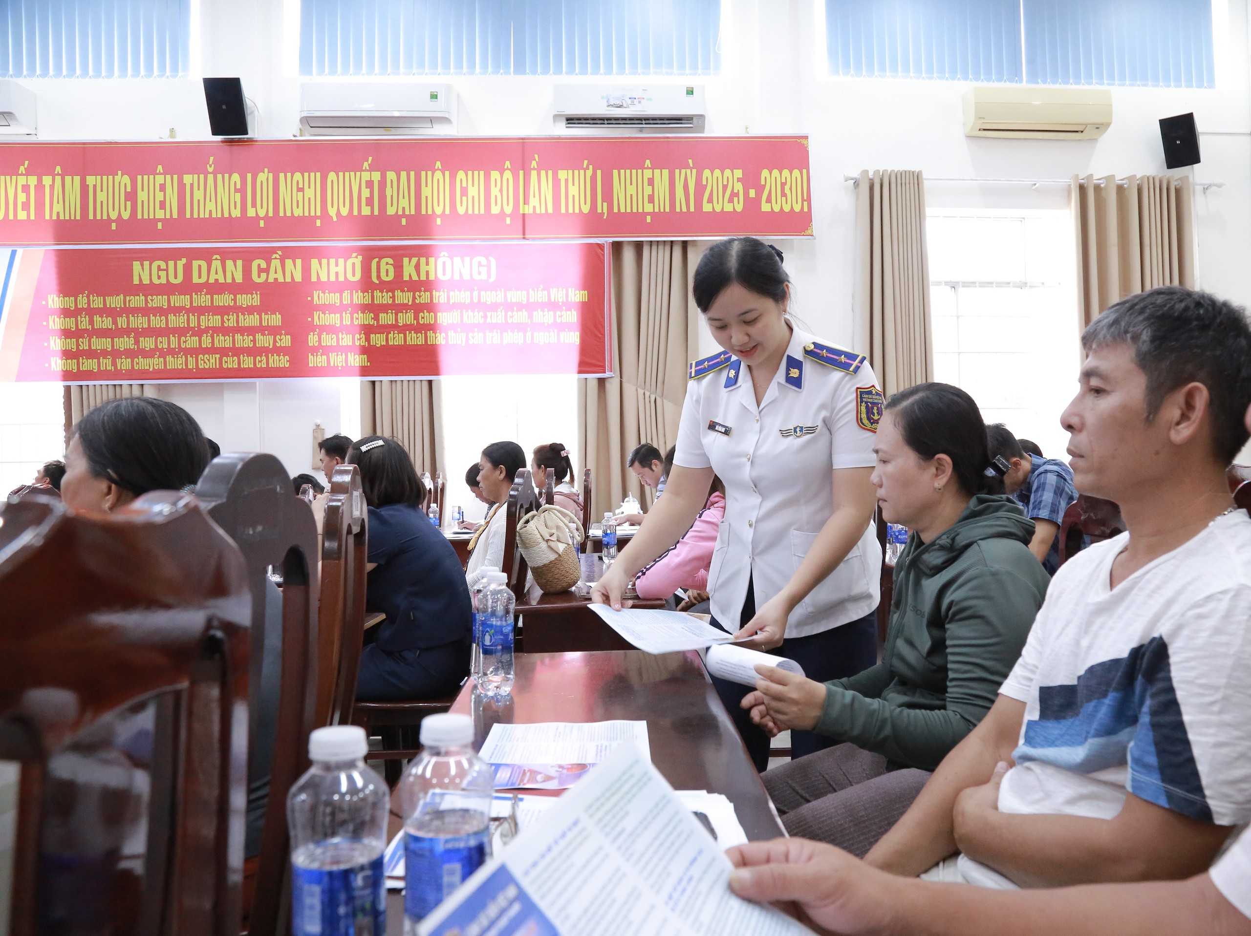 Trao cờ Tổ quốc và ảnh Bác tại sự kiện quan trọng ở Phú Quốc - Ảnh 3.
