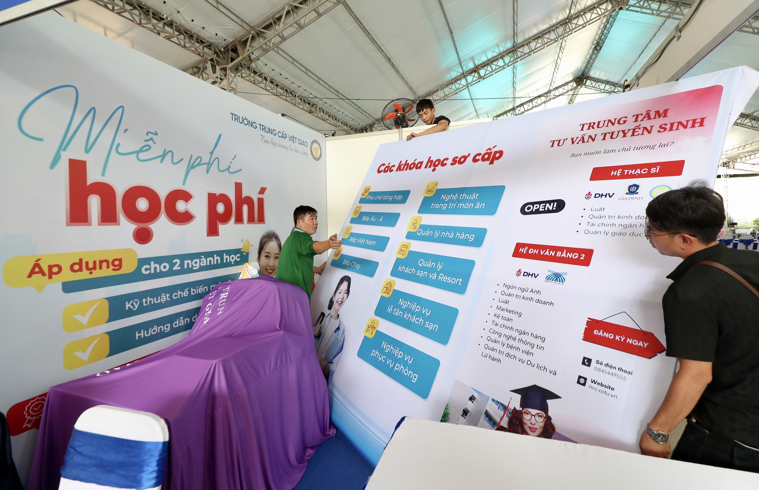 Kh&ocirc;ng kh&iacute; rộn r&agrave;ng trước ng&agrave;y khai mạc Job Link 2025 - Ảnh 5.