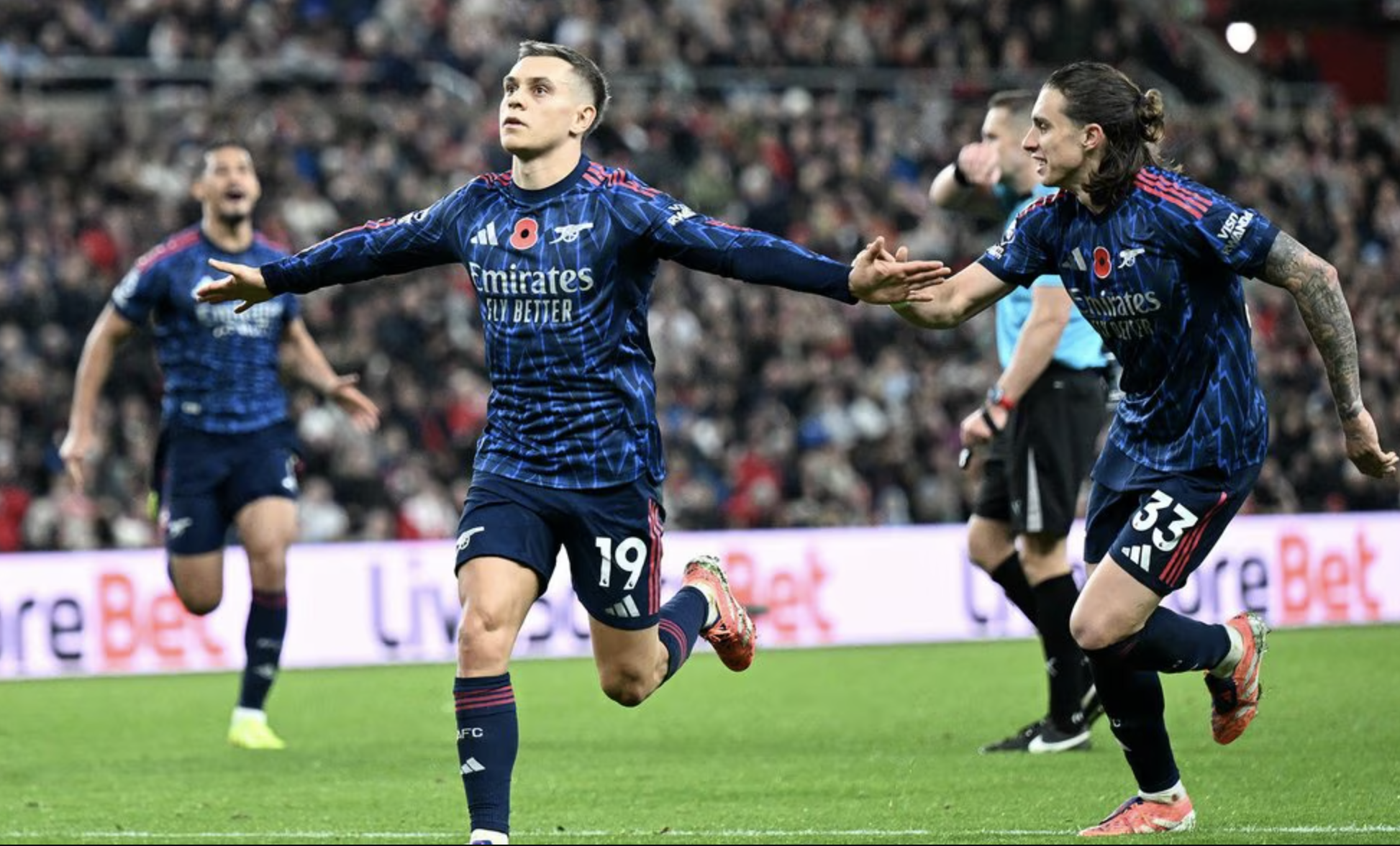 Sunderland quả cảm, Arsenal đánh rơi chiến thắng phút bù giờ - Ảnh 3.