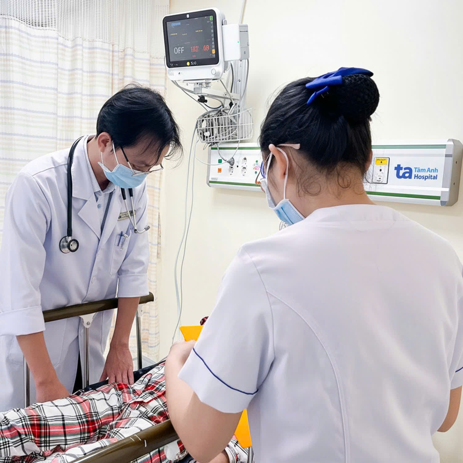 Ni&ecirc;m phong tủ đựng thực phẩm tại tiệm b&aacute;nh m&igrave; c&oacute;c C&ocirc; B&iacute;ch ở TP HCM - Ảnh 1.