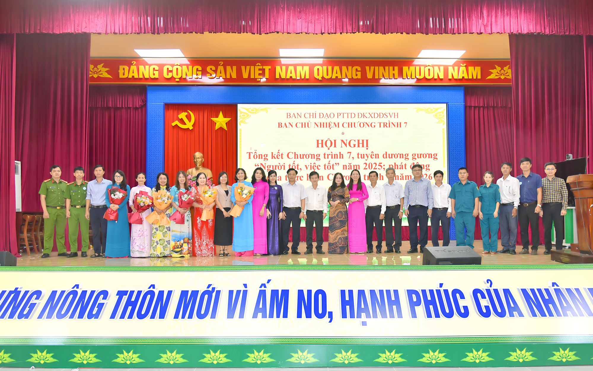 Những tấm gương cống hiến thầm lặng