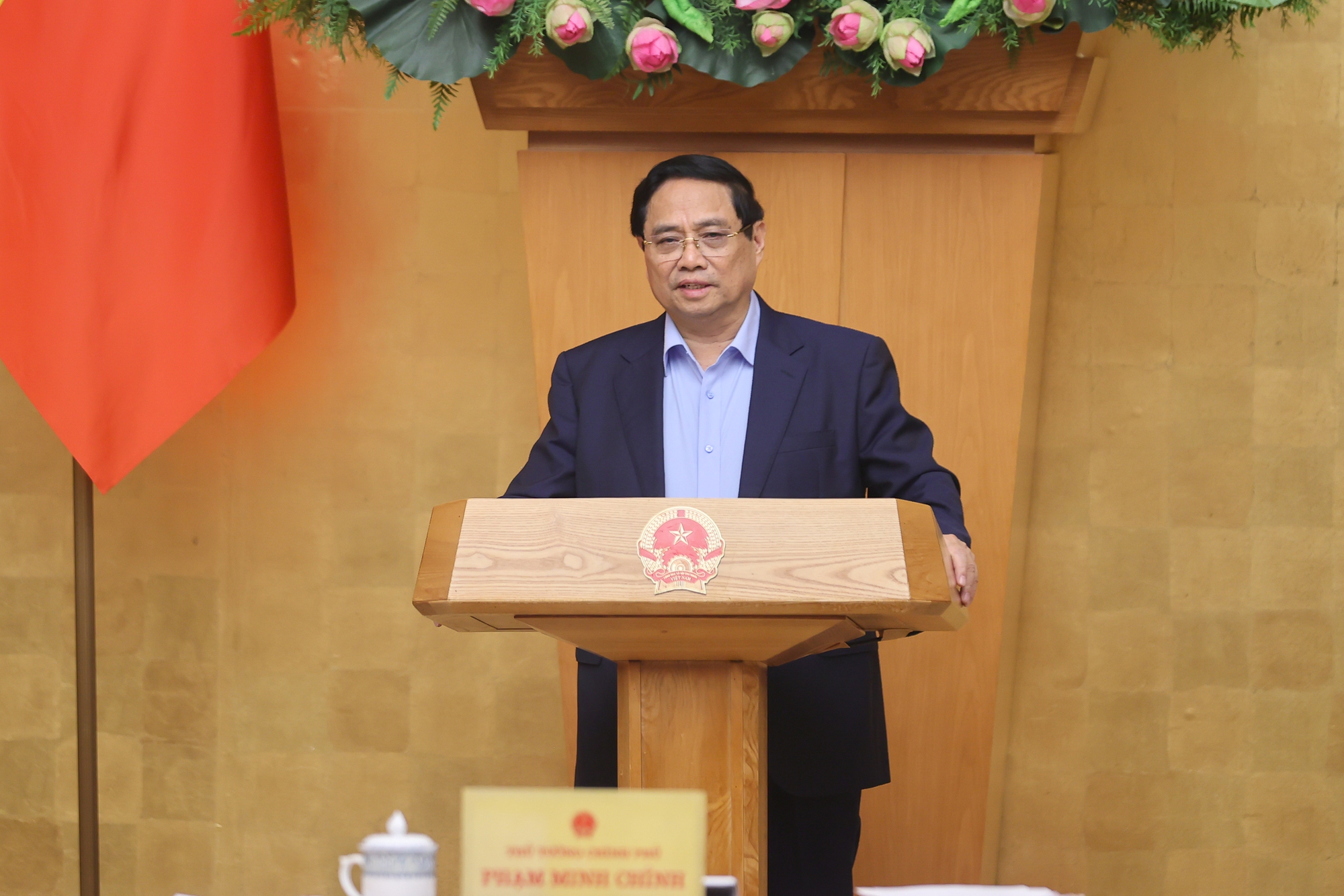 Thủ tướng yêu cầu tăng lương ngay từ đầu năm 2026 để cải thiện đời sống người dân - Ảnh 1.