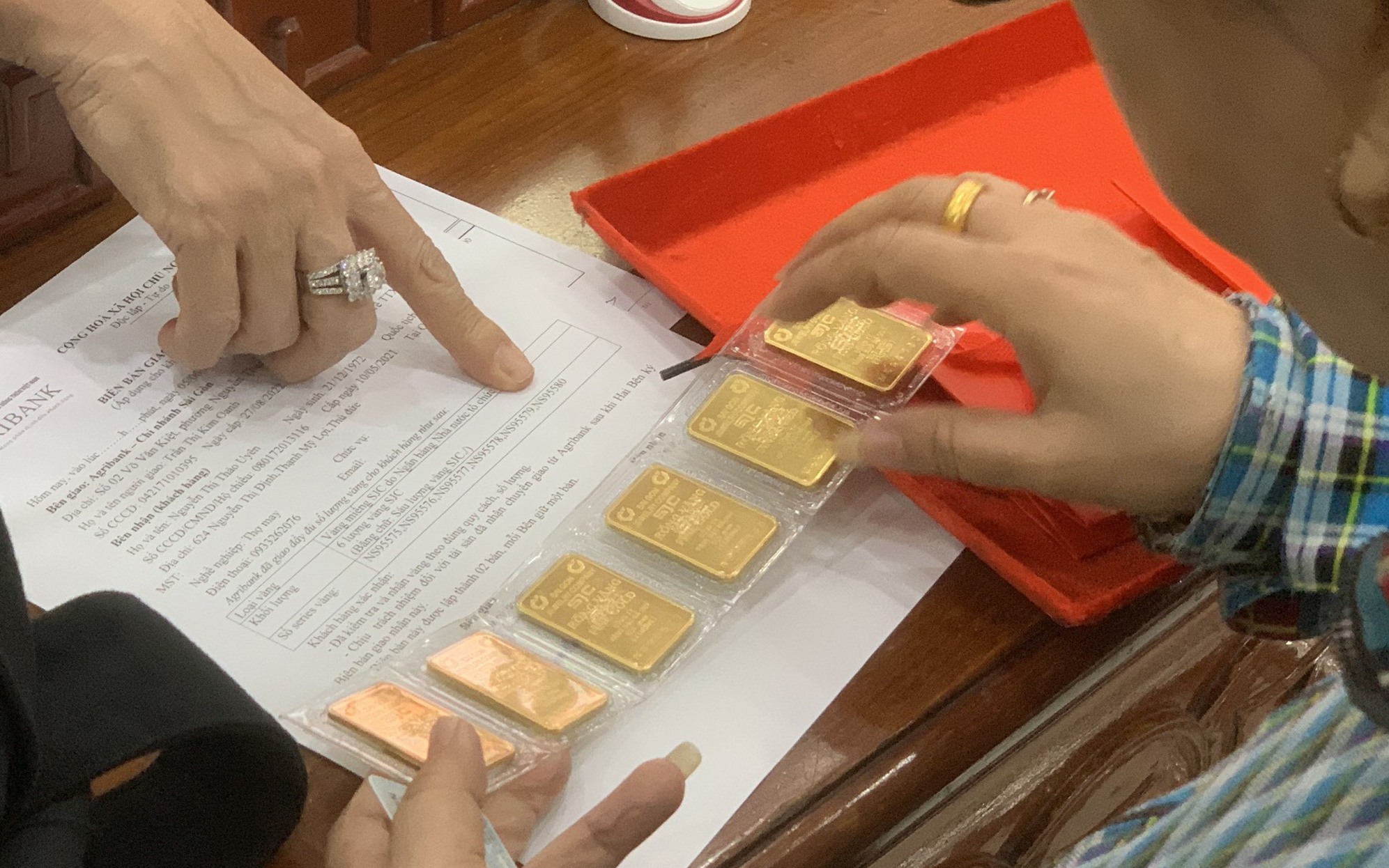 Giá vàng hôm nay 9 - 11 sẽ tăng trở lại hay tiếp tục giảm? - Ảnh 1.