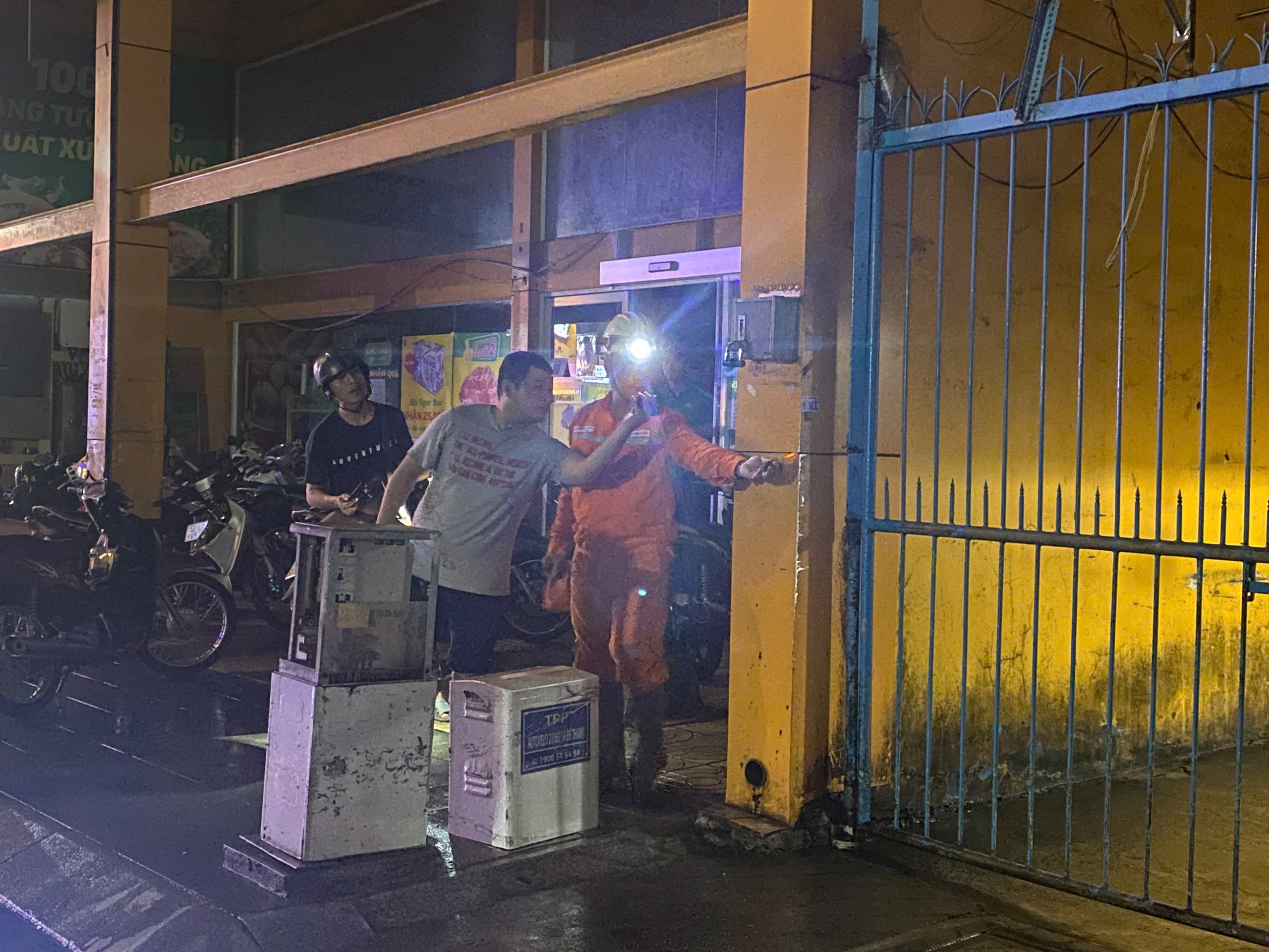 Điện giật gây chết người ở trung tâm TP HCM - Ảnh 1.