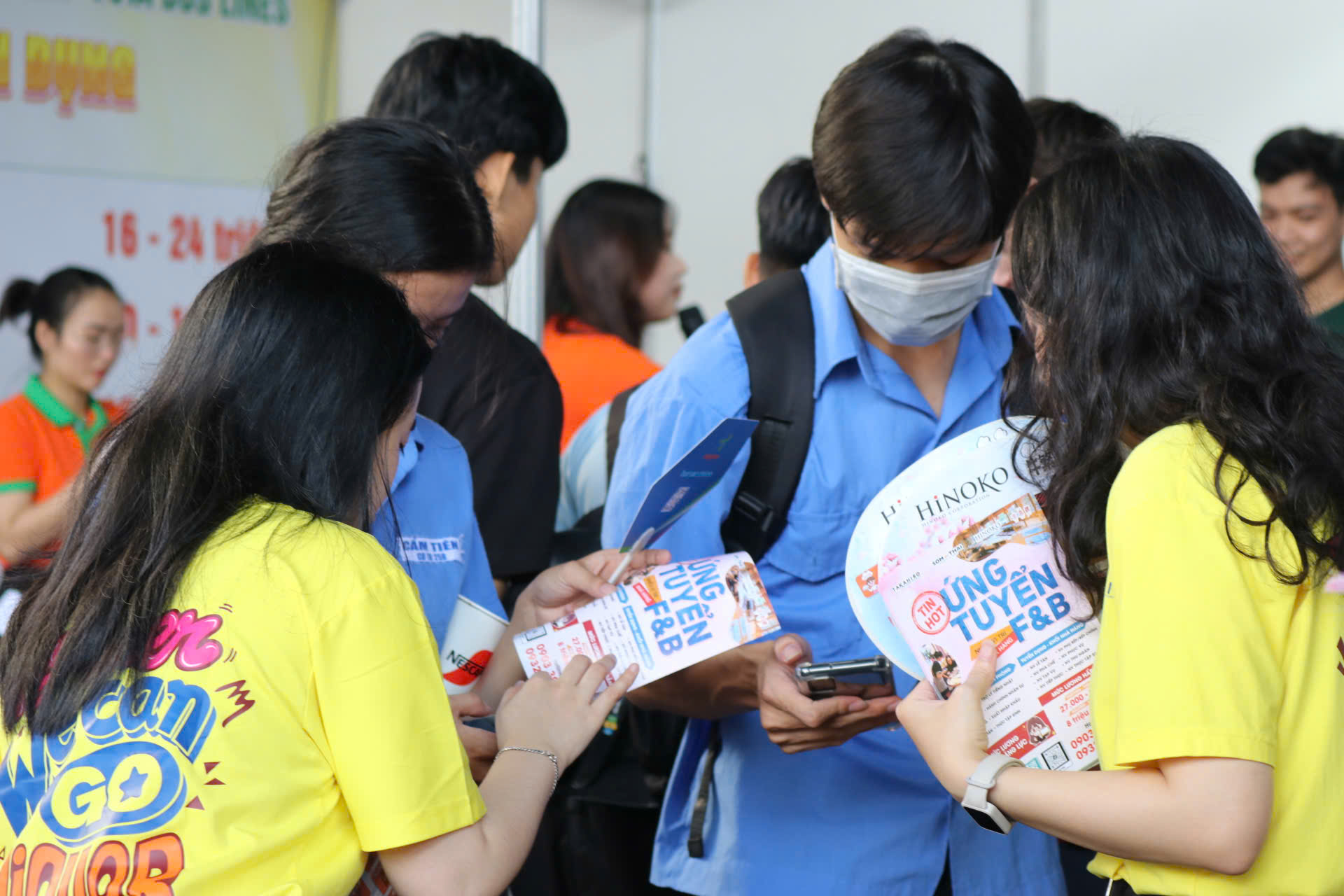 Sinh viên tìm kiếm cơ hội thực tập, cơ hội việc làm tại Job Link 2025 - Ảnh 3.