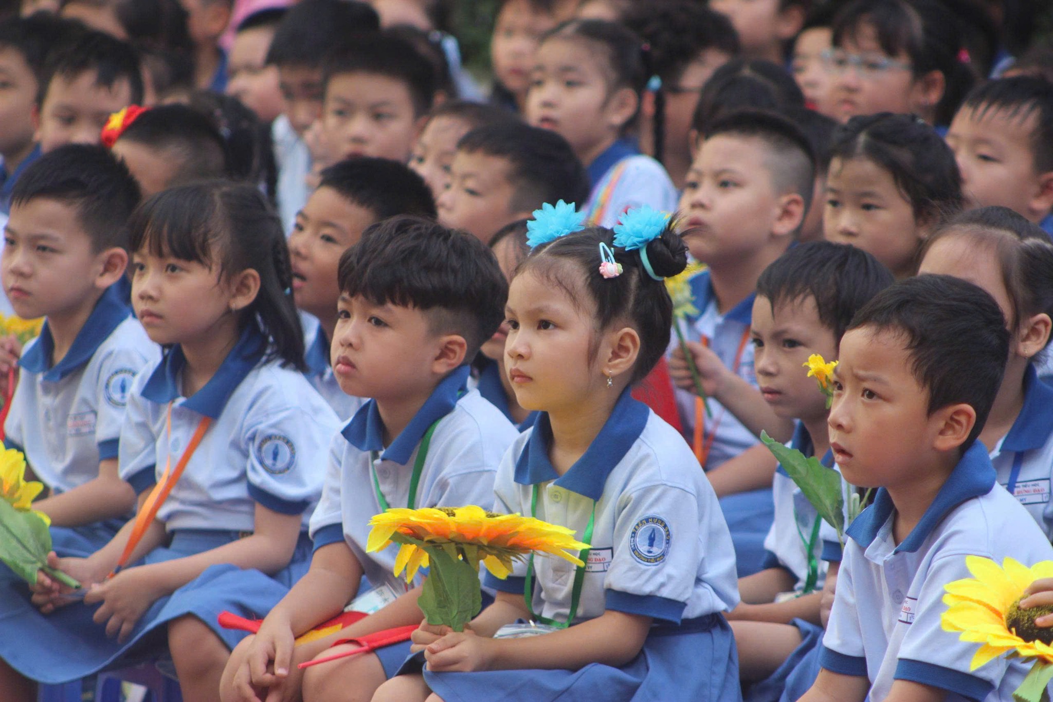 Thống nhất mẫu đồng phục cho học sinh toàn TP HCM: Sở GD-ĐT nêu ý kiến - Ảnh 1.