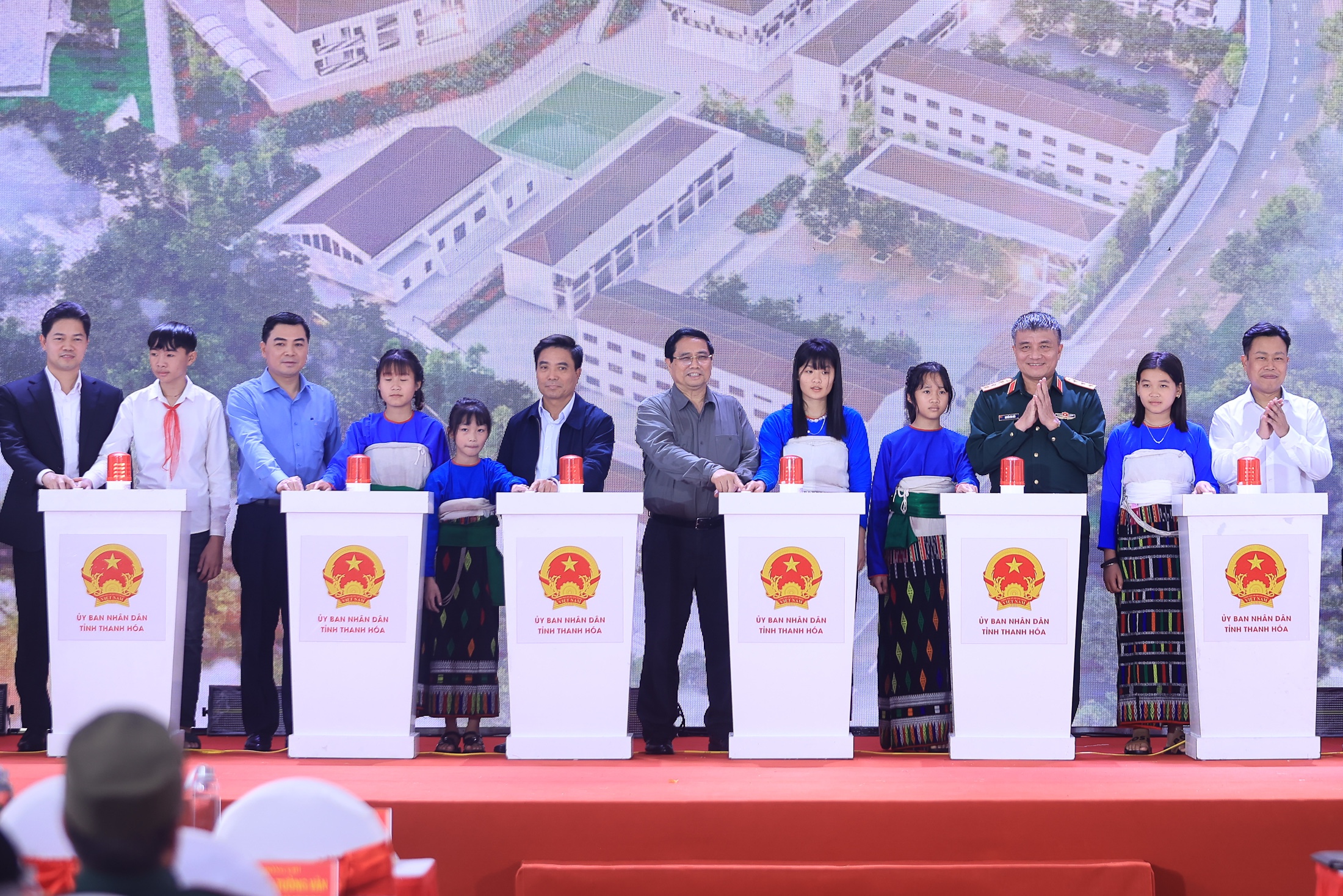 Thủ tướng: Coi xây dựng trường học biên giới như là một chiến dịch "Quang Trung thần tốc" - Ảnh 4.