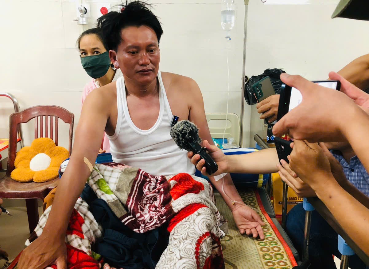 Khen thưởng người h&ugrave;ng cứu người giữa s&oacute;ng gi&oacute; ở L&yacute; Sơn - Ảnh 4.