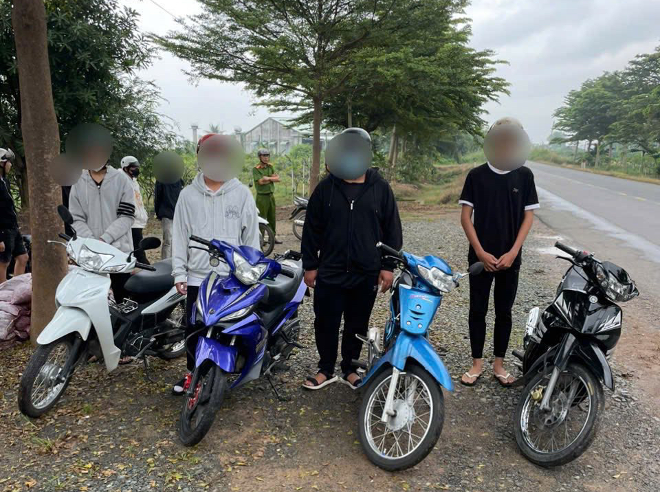 CSGT T&acirc;y Ninh cảnh b&aacute;o t&igrave;nh trạng đi "săn m&acirc;y" mất an ninh trật tự  - Ảnh 1.