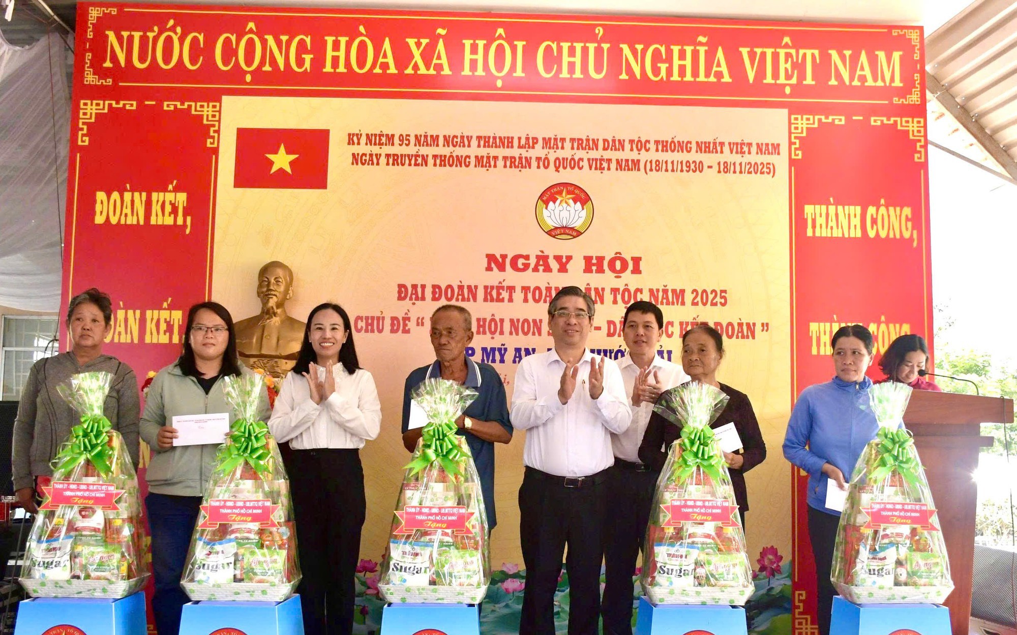 Thường trực Ban B&iacute; thư dự Ng&agrave;y hội Đại đo&agrave;n kết to&agrave;n d&acirc;n tộc tại L&agrave;o Cai - Ảnh 2.