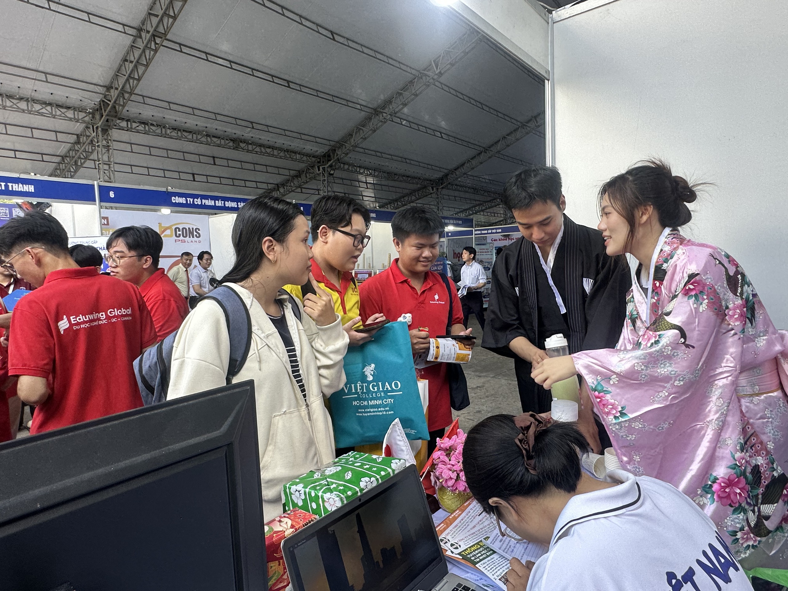 Những gian h&agrave;ng độc đ&aacute;o tại Job Link 2025 - Ảnh 3.