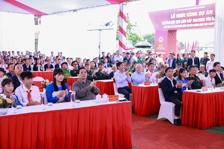 Thủ tướng: Coi xây dựng trường học biên giới như là một chiến dịch "Quang Trung thần tốc" - Ảnh 2.