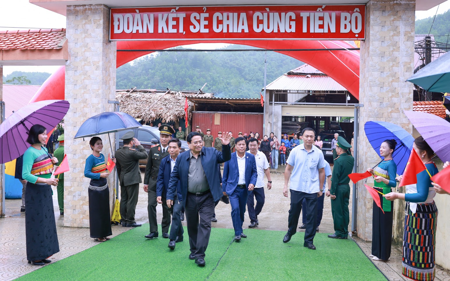 Thủ tướng, các Phó Thủ tướng đồng loạt khởi công xây dựng trường nội trú tại các xã biên giới
