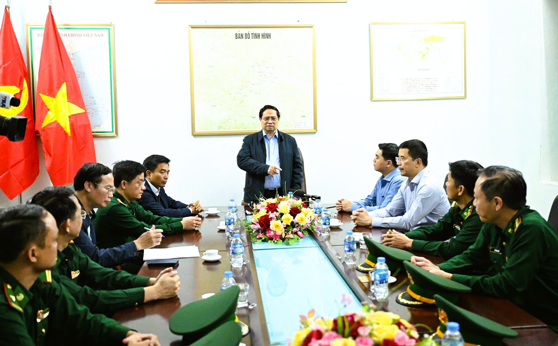 Thủ tướng thăm v&agrave; l&agrave;m việc với Đồn Bi&ecirc;n ph&ograve;ng Y&ecirc;n Khương - Ảnh 1.