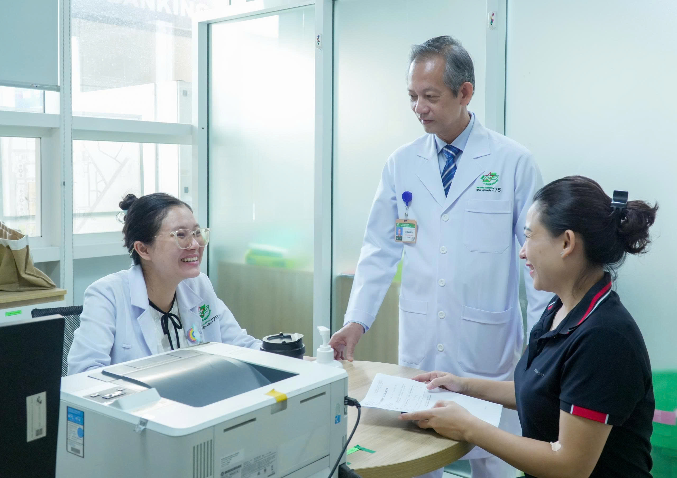 Bệnh viện tri &acirc;n nh&agrave; gi&aacute;o kh&aacute;m tầm so&aacute;t miễn ph&iacute; tuyến gi&aacute;p cho hơn 600 gi&aacute;o vi&ecirc;n - Ảnh 2.