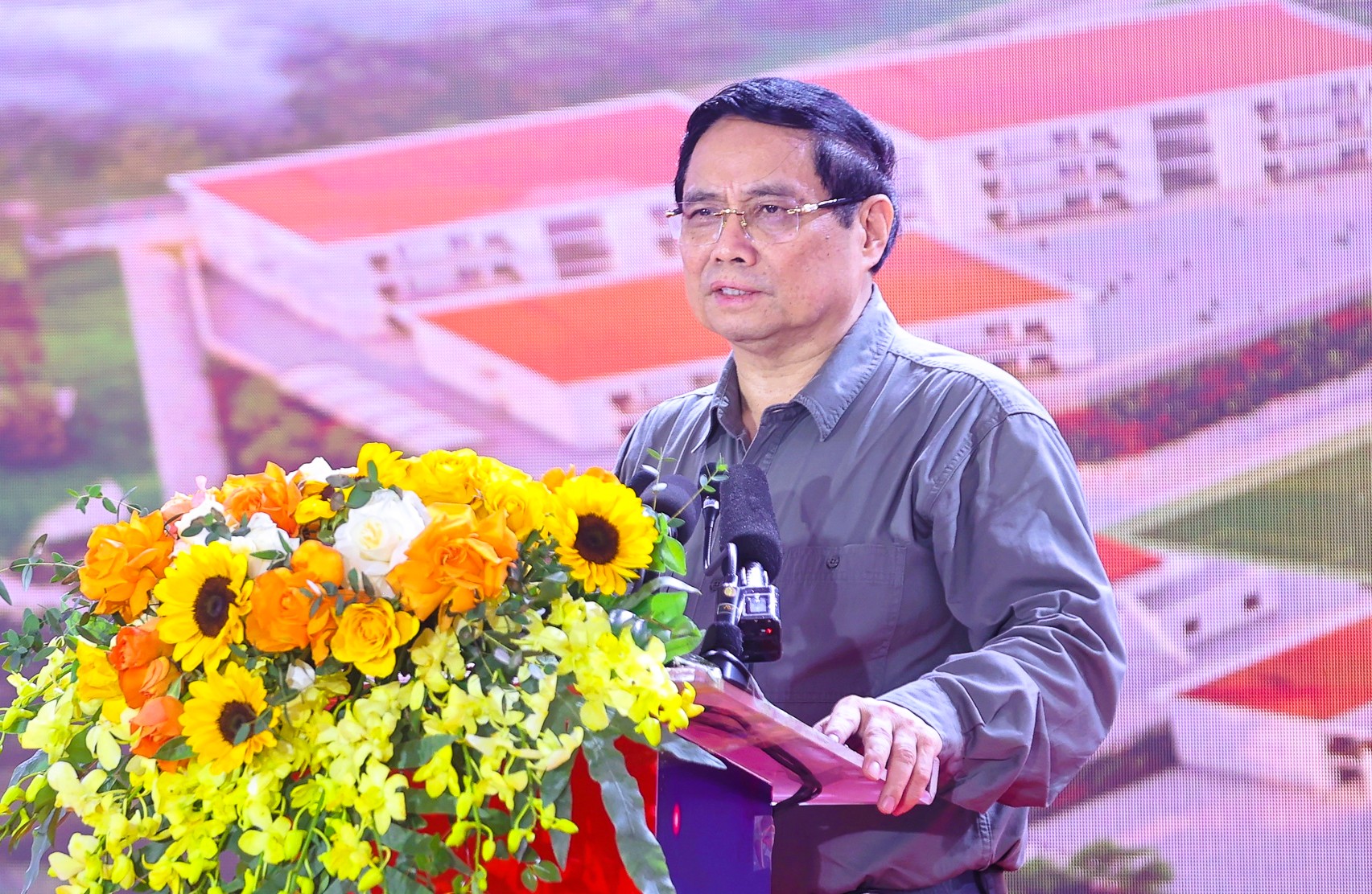 Thủ tướng: Coi xây dựng trường học biên giới như là một chiến dịch "Quang Trung thần tốc" - Ảnh 3.