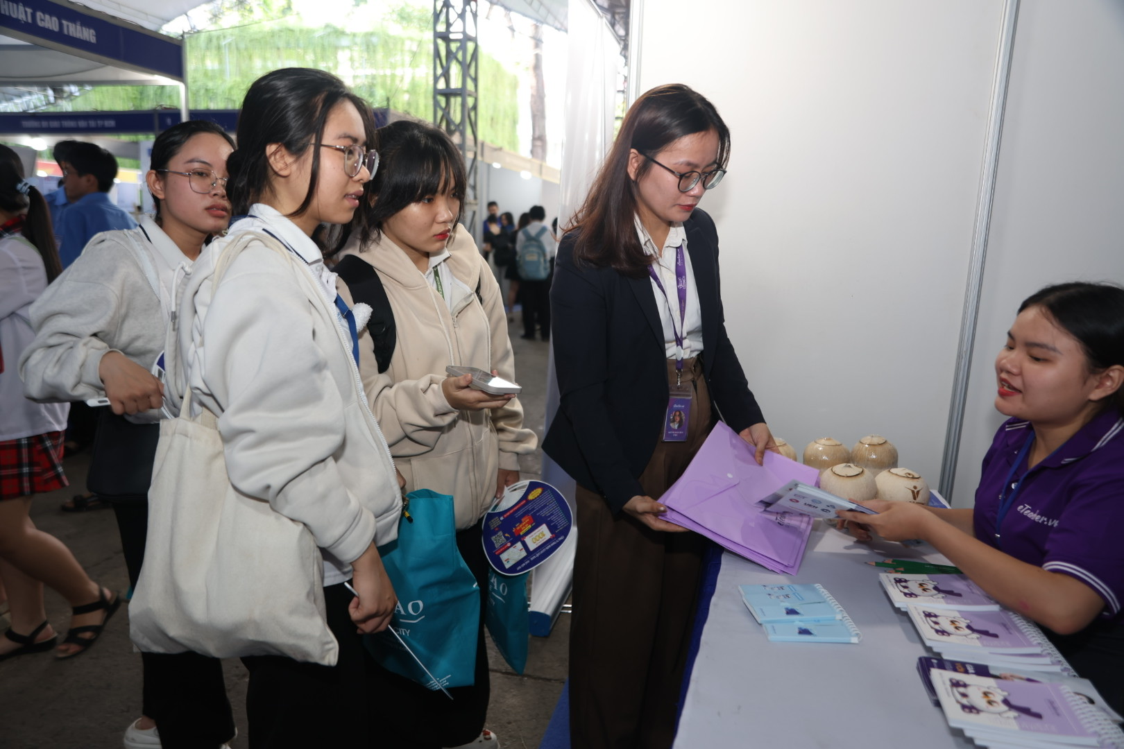 Job Link 2025: Cơ hội học bổng &ldquo;0 đồng&rdquo; v&agrave; việc l&agrave;m gia sư  - Ảnh 1.