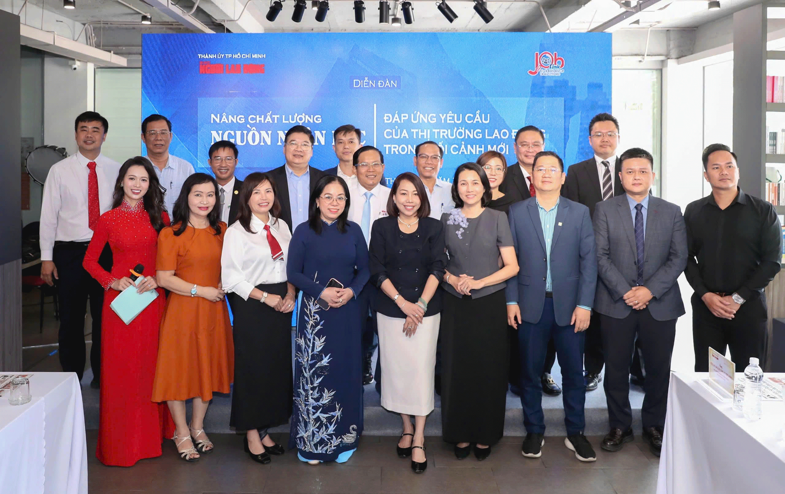 Bệ ph&oacute;ng nguồn nh&acirc;n lực để ph&aacute;t triển bền vững - Ảnh 1.