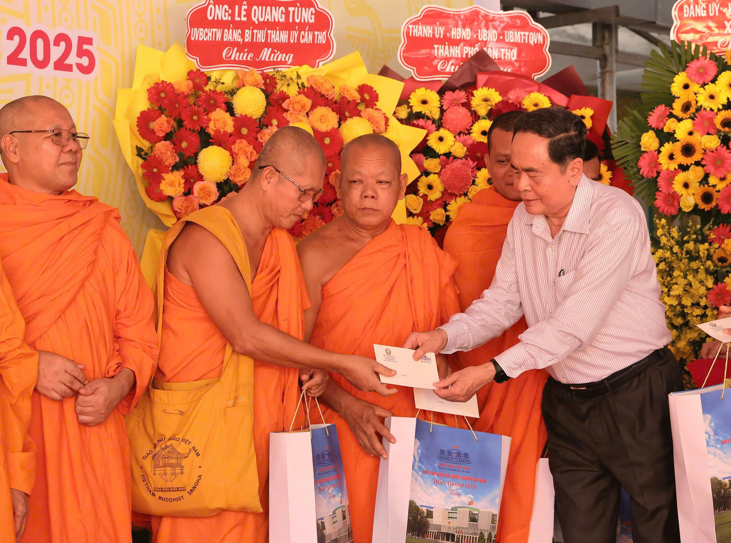 Thiết thực chăm lo đời sống đồng b&agrave;o Khmer - Ảnh 1.