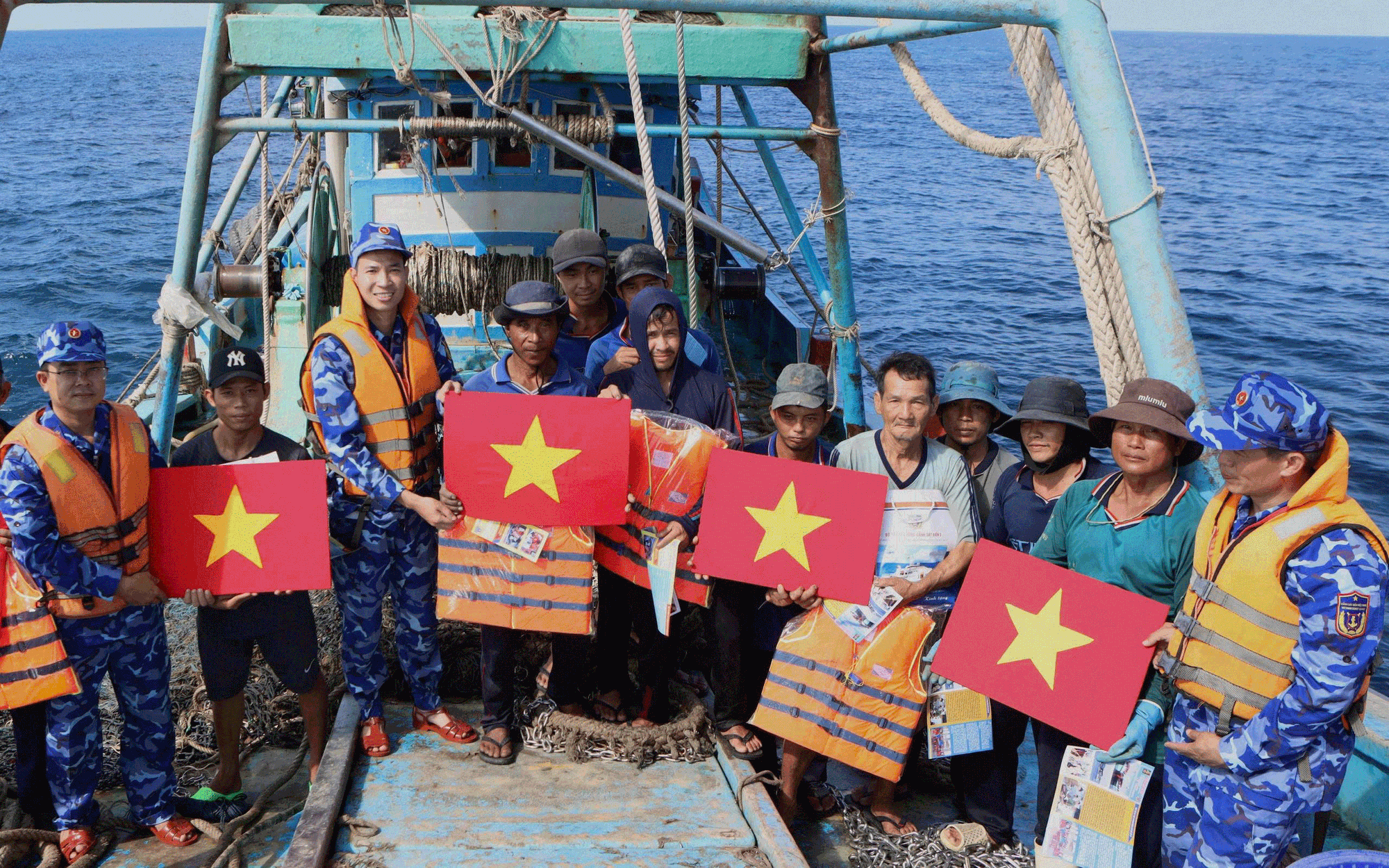 Chống khai th&aacute;c IUU, Ph&oacute; Thủ tướng chỉ đạo nếu c&oacute; vi phạm phải xử l&yacute; đến c&ugrave;ng - Ảnh 2.