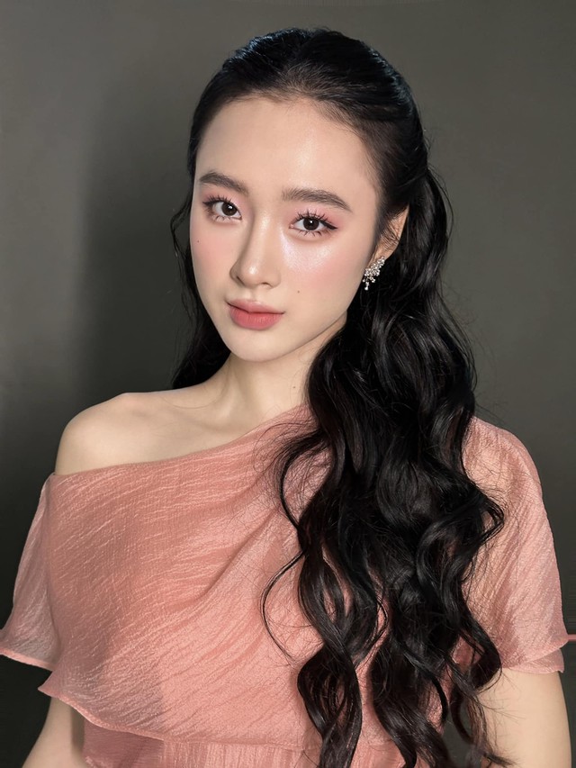 Angela Phương Trinh ngày càng lố - Ảnh 2.