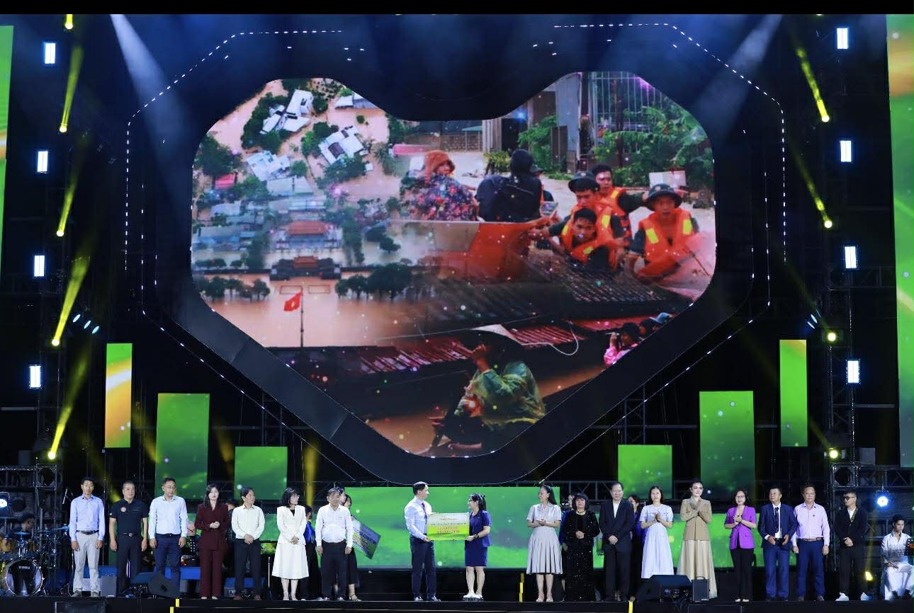 Cẩm V&acirc;n, Đ&agrave;m Vĩnh Hưng, MTV hạnh ph&uacute;c khi "Nghĩa t&igrave;nh phương Nam 2025" thu về hơn 25 tỷ đồng - Ảnh 4.