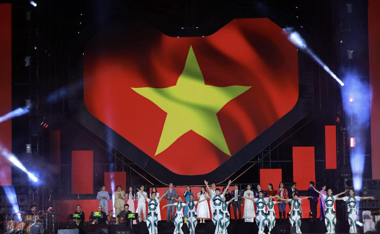 Cẩm V&acirc;n, Đ&agrave;m Vĩnh Hưng, MTV hạnh ph&uacute;c khi "Nghĩa t&igrave;nh phương Nam 2025" thu về hơn 25 tỷ đồng - Ảnh 6.